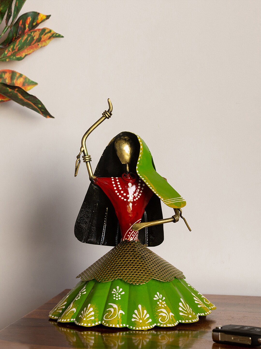 

ExclusiveLane Lime Green & White Hand-Painted Decorative Showpieces