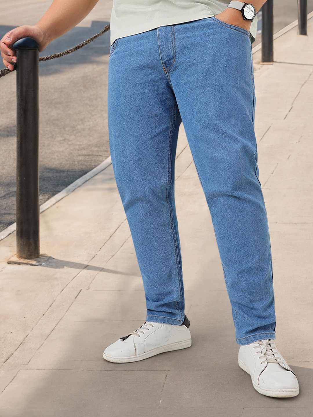 

Urbano Plus Men Blue Solid Mid-Rise Jeans
