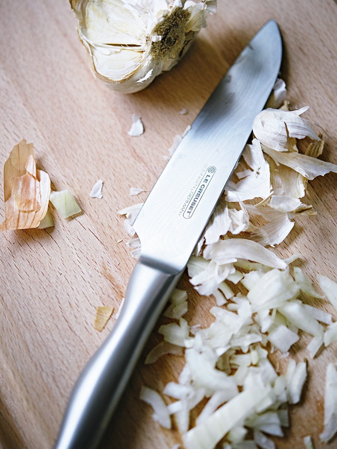

LE CREUSET Steel-Toned Solid Stainless Steel Santoku Knife