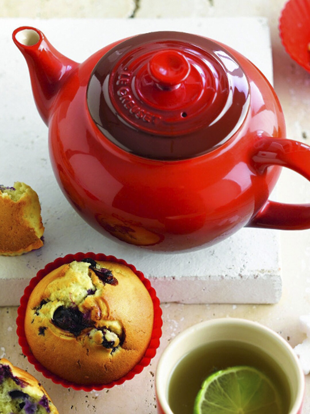 

LE CREUSET Red Solid Stoneware Glossy Classic Teapot