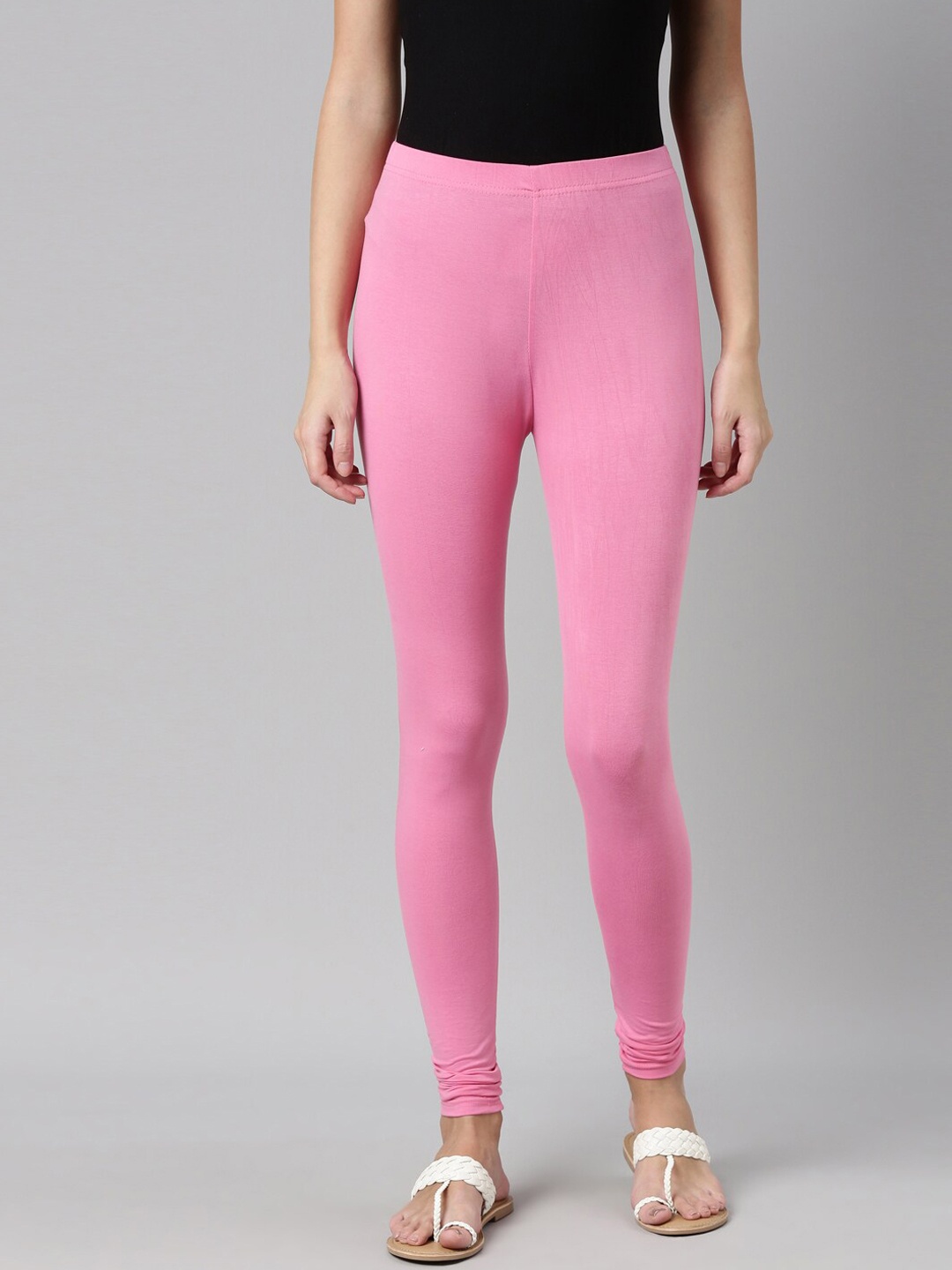 

Souchii Women Pink Solid Slim-Fit Churidar-Length Leggings