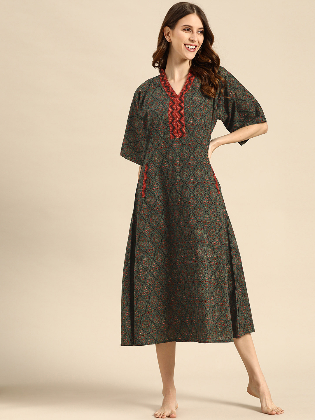 

MABISH by Sonal Jain Green & Black Pure Cotton Printed Nightdress