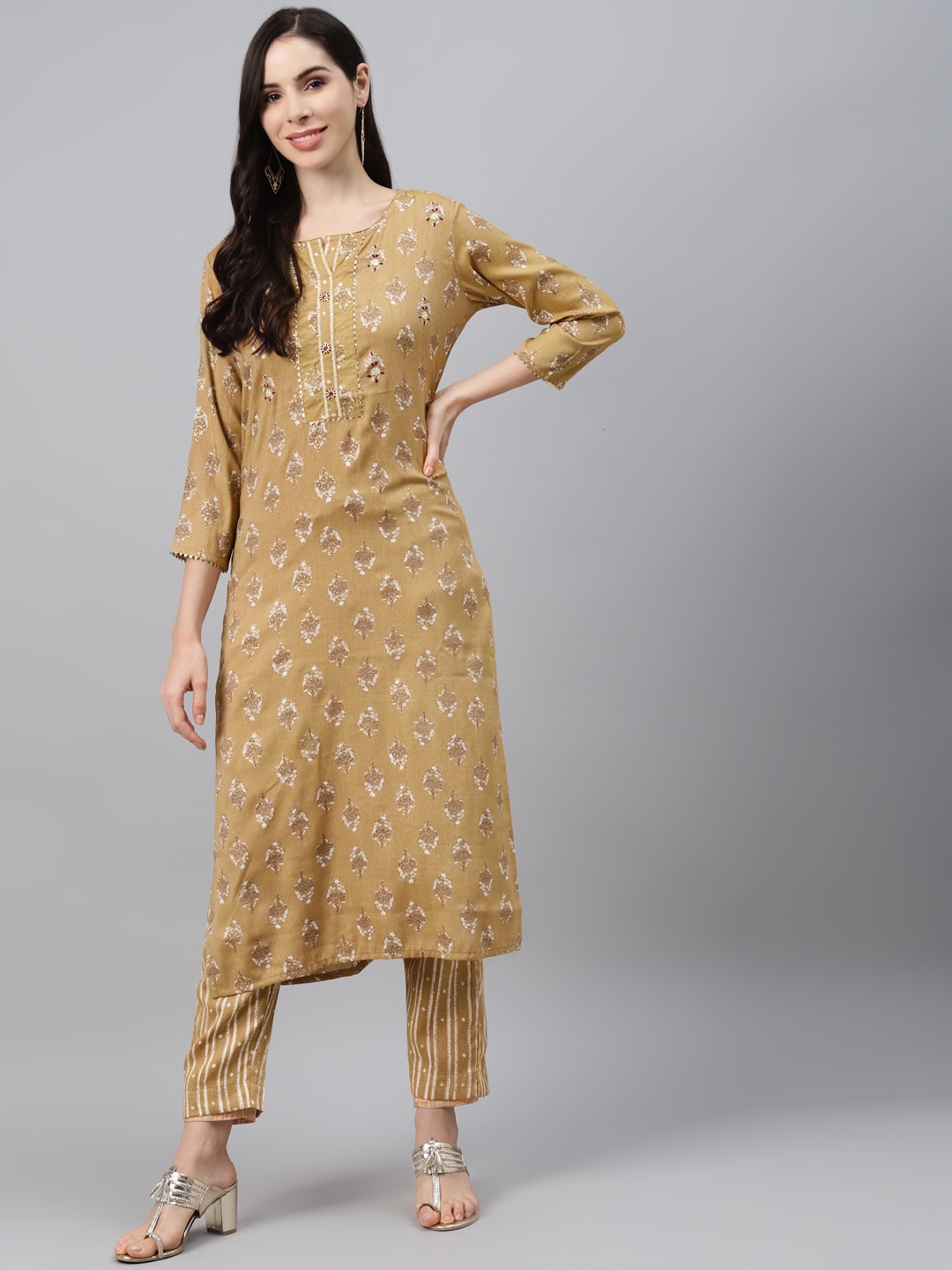 

Silai Bunai Women Beige & White Ethnic Motifs Printed Gotta Patti Kurta with Trousers
