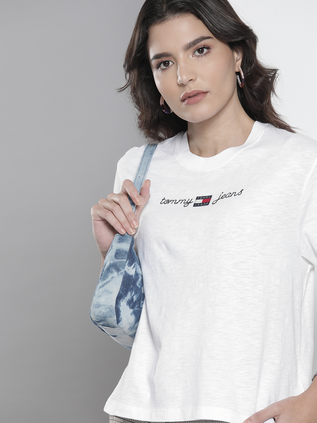 

Tommy Hilfiger Women White Brand Logo BXY CROP HOMESPUN LINEAR Pure Organic Cotton T-shirt