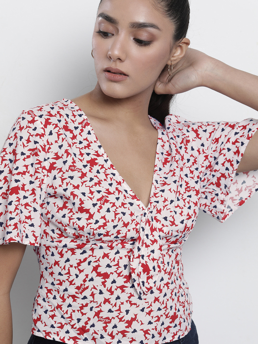 

Tommy Hilfiger Red & White Floral Flared Sleeve Regular Top