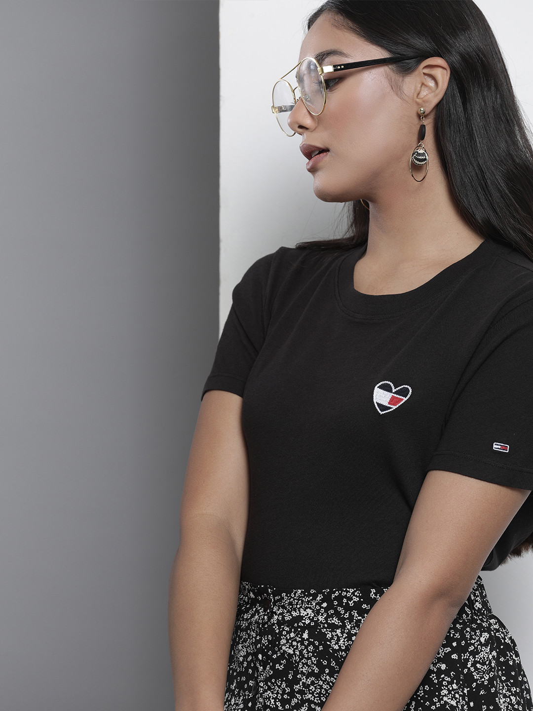 

Tommy Hilfiger Women Black Pure Cotton T-shirt with Embroidery