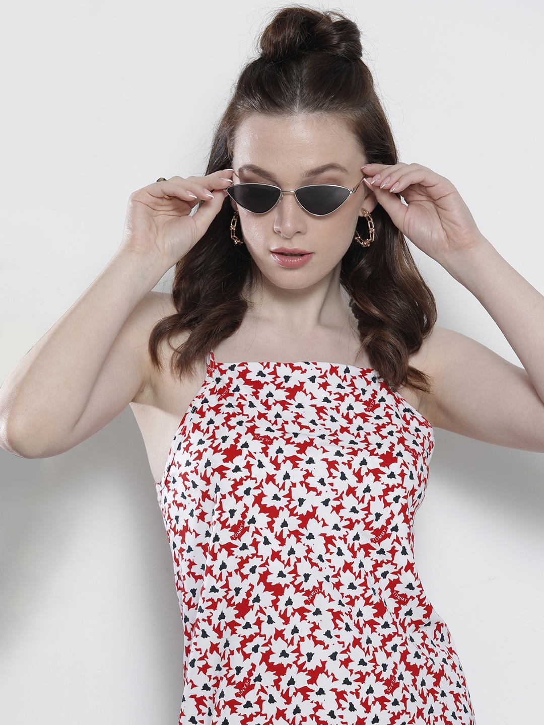 

Tommy Hilfiger Women White & Red Printed Shoulder Strap Sheath Dress