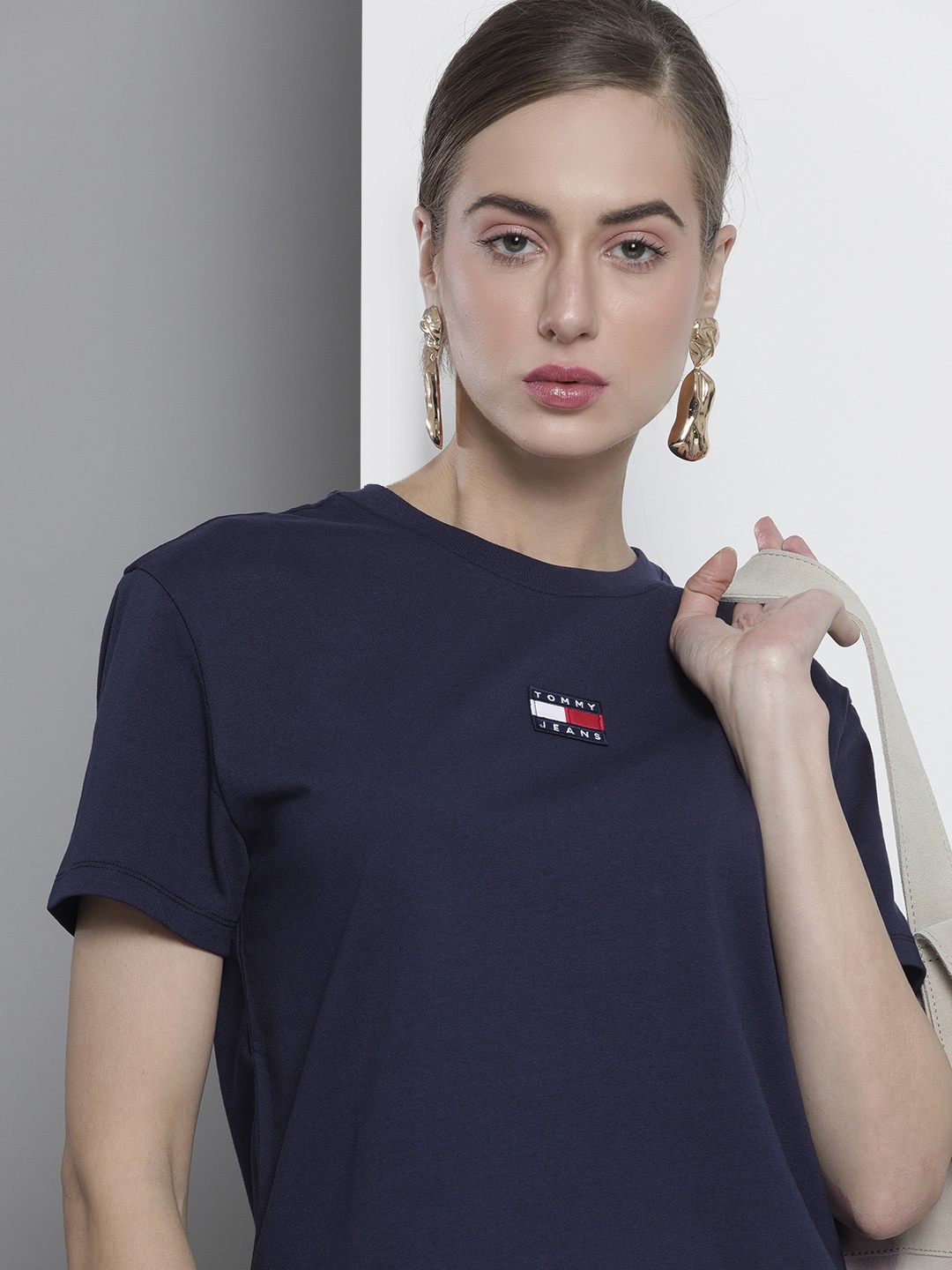 

Tommy Hilfiger Women Navy Blue Applique T-shirt