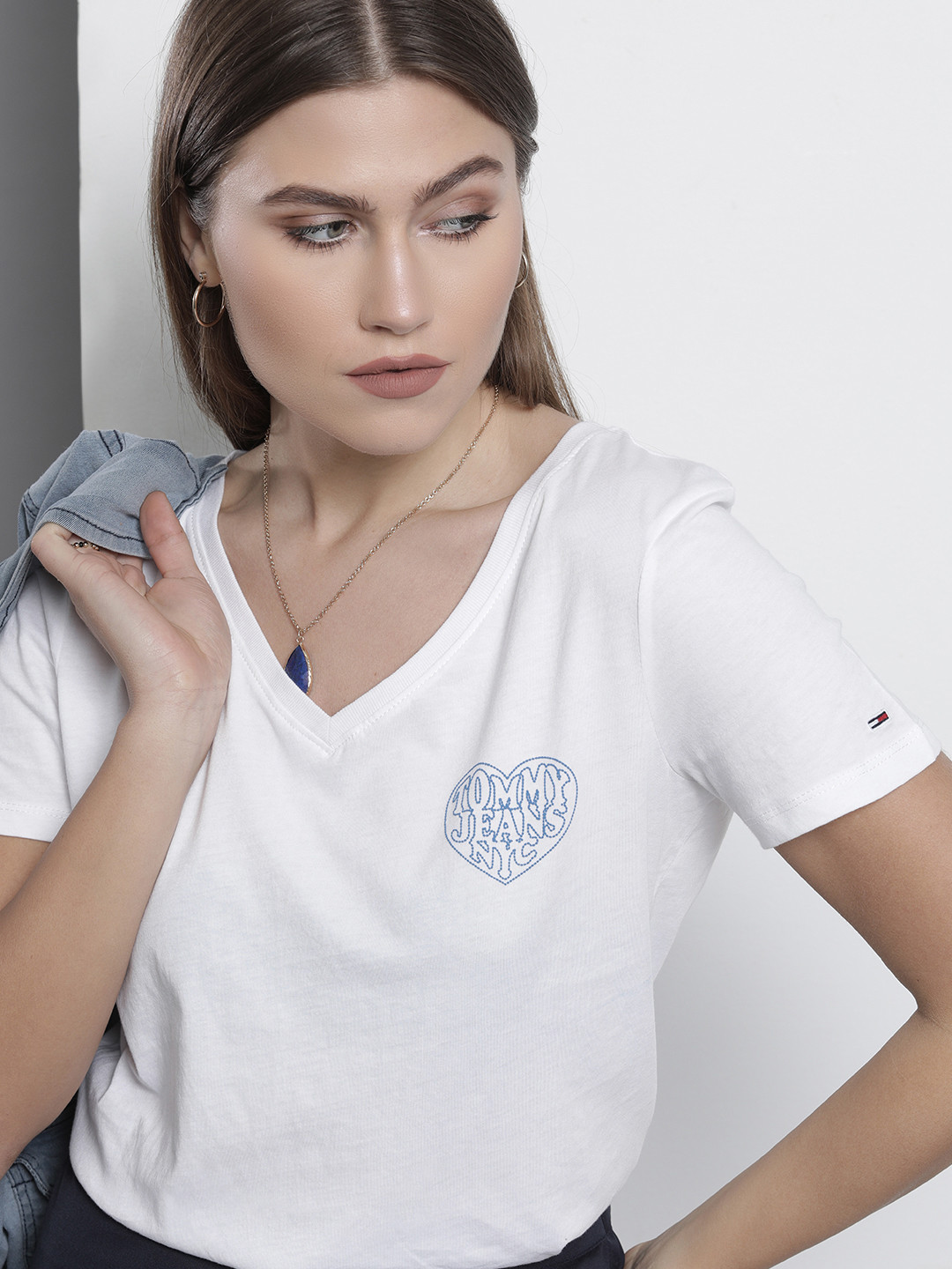 

Tommy Hilfiger Women White Solid Organic Cotton V-Neck Slim Fit T-shirt