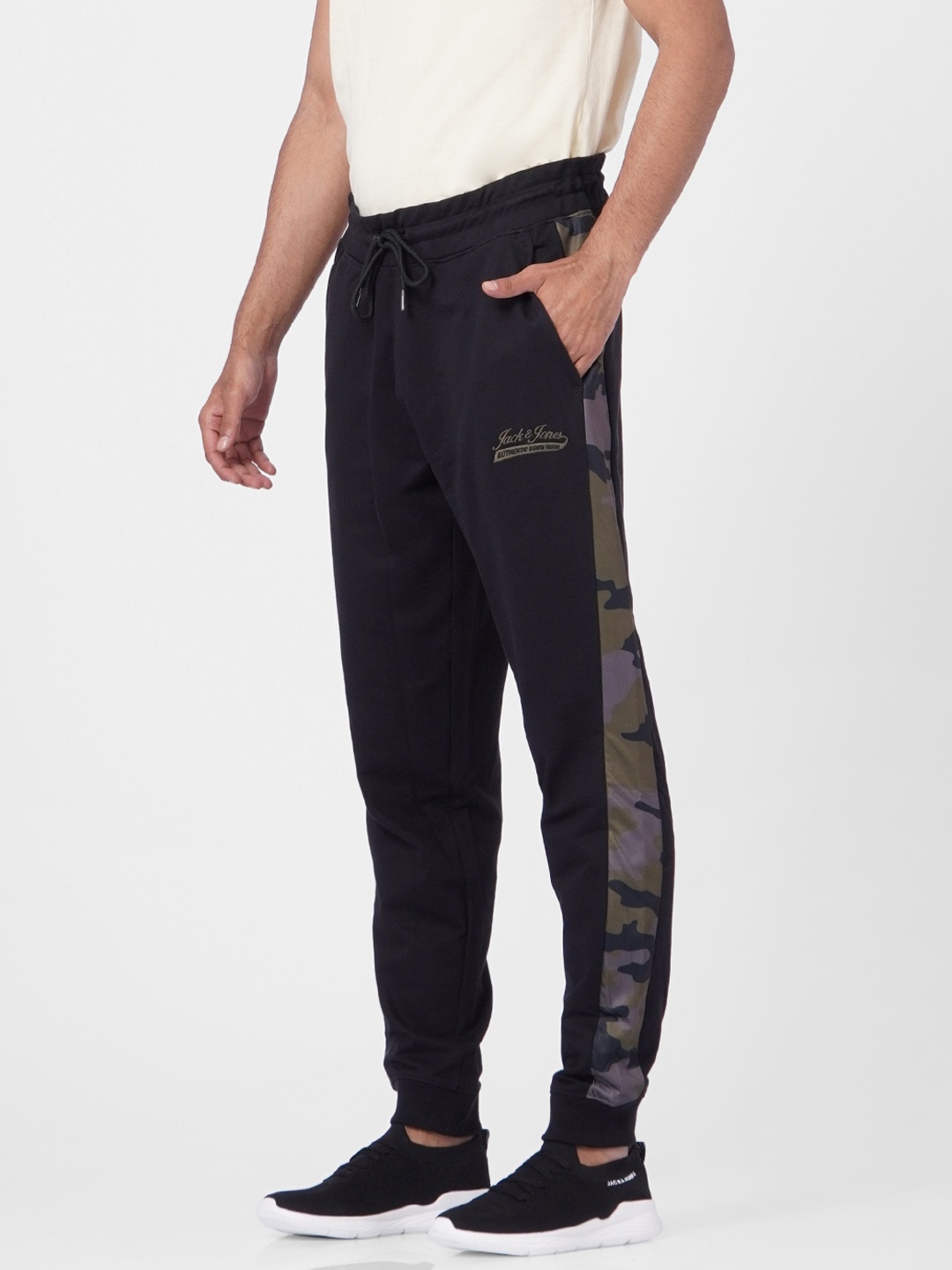 

Jack & Jones Men's Caviar Solid Regular Joggers Track Pant, Black