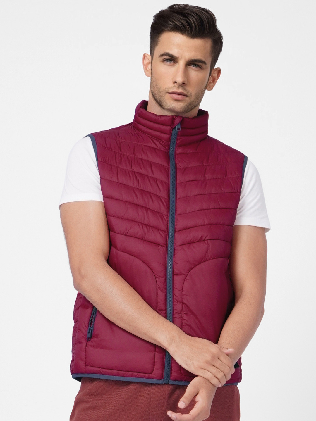 

Jack & Jones Men Red Solid Sleeveless Puffer Jacket
