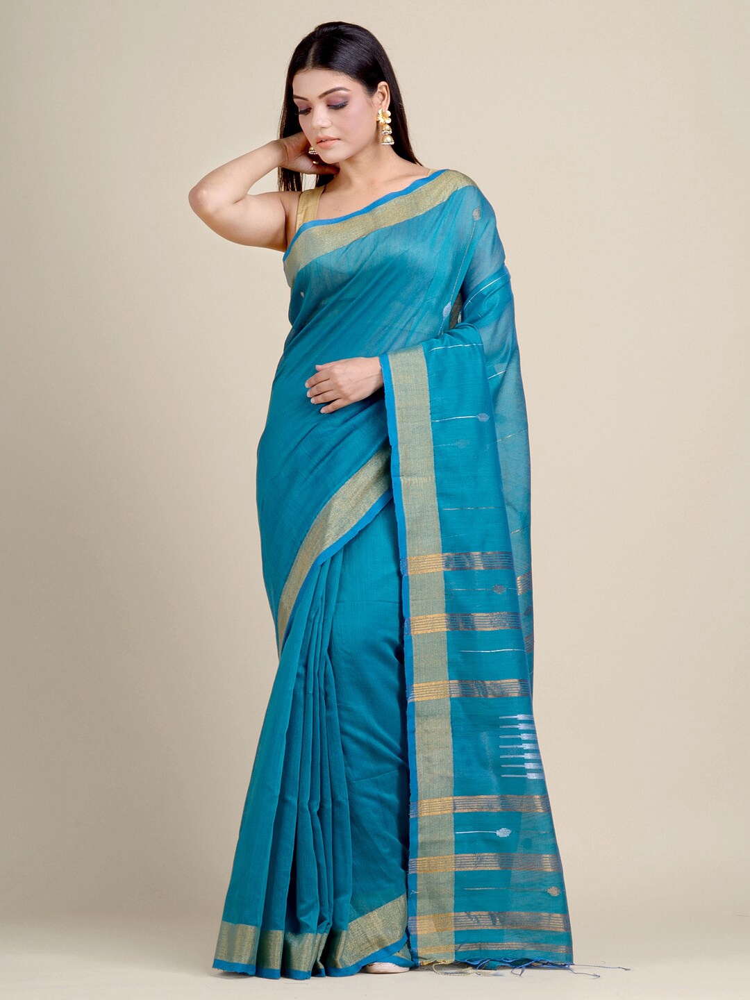 

Charukriti Blue & Gold-Toned Saree