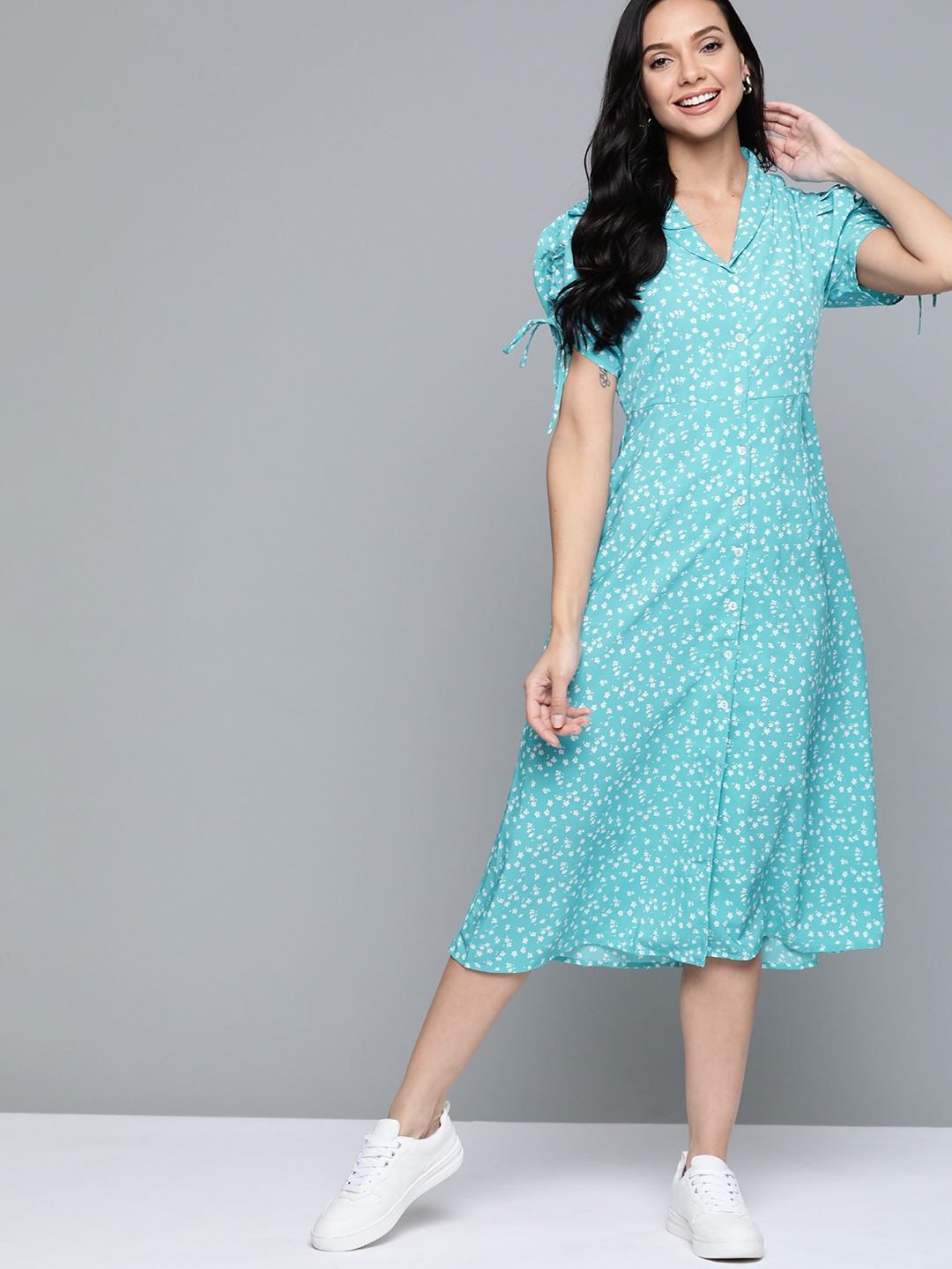 

Mast & Harbour Blue & White Floral Print A-Line Midi Dress