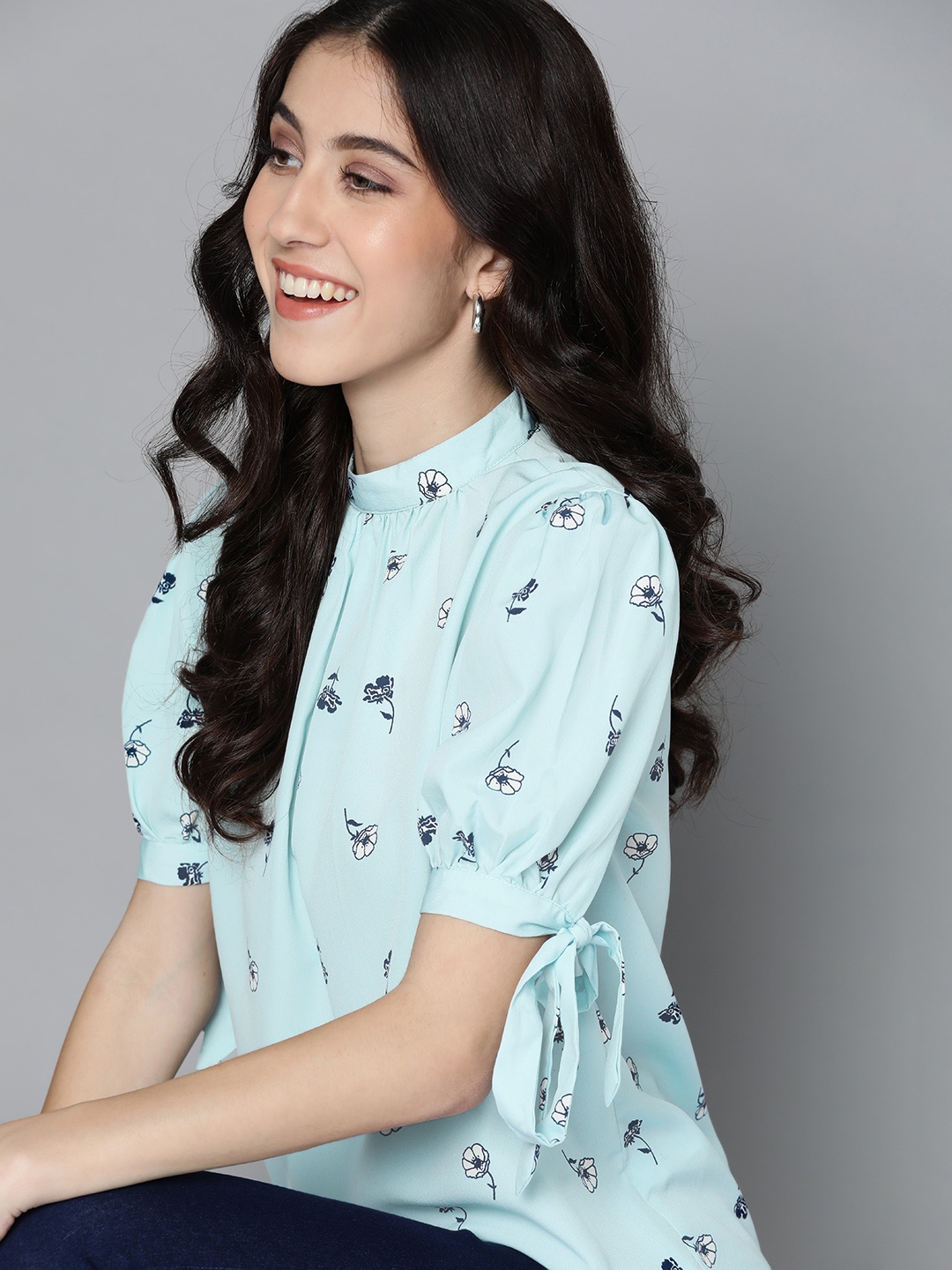 

Mast & Harbour Blue & White Floral Print Puff Sleeves Regular Top