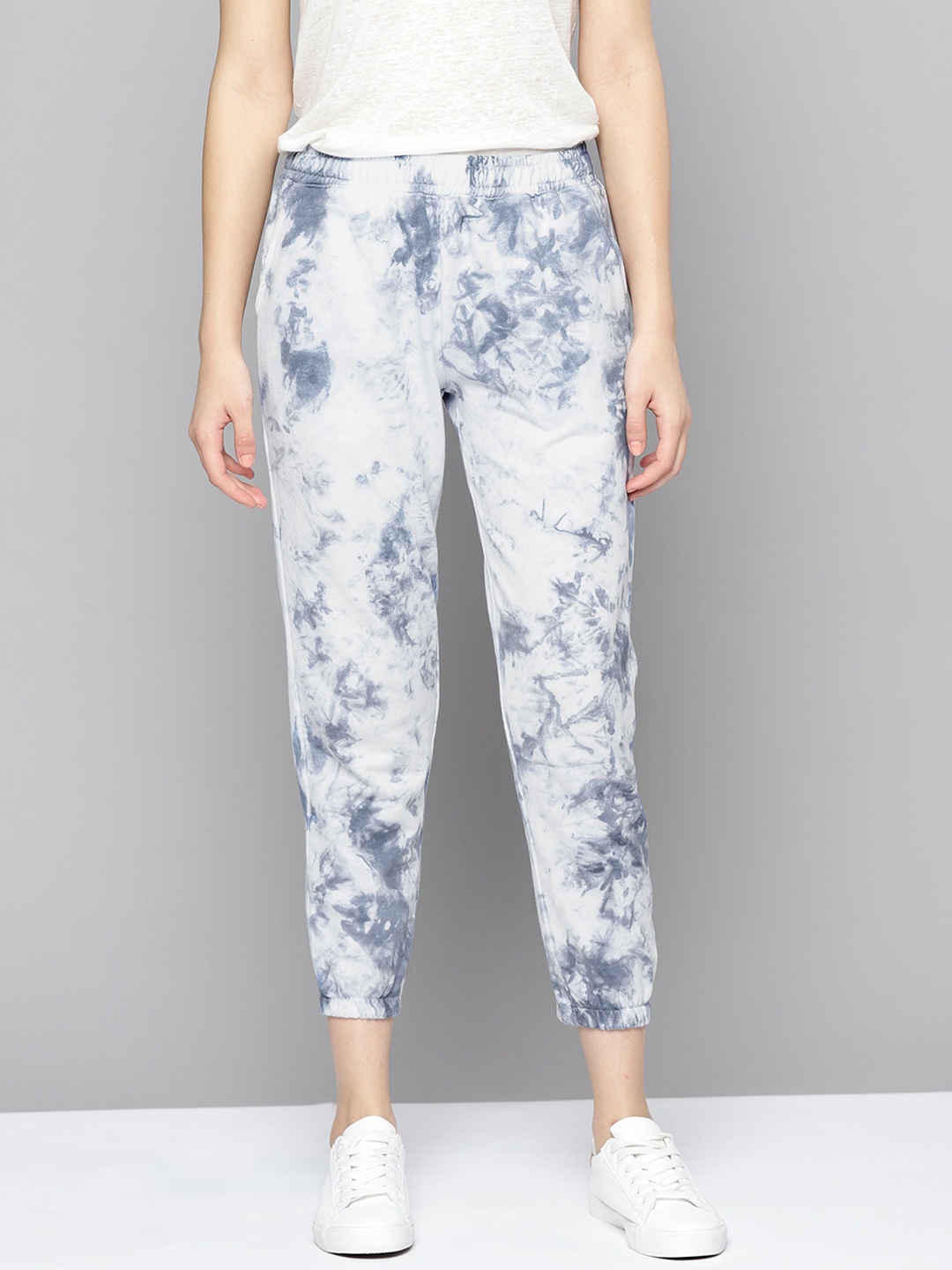 

Mast & Harbour Women White & Blue Dyed Cropped Joggers