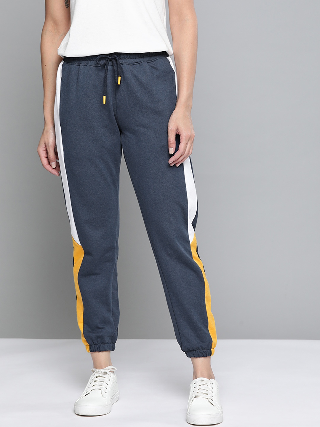 

Mast & Harbour Women Navy Blue & White Solid Knit Joggers