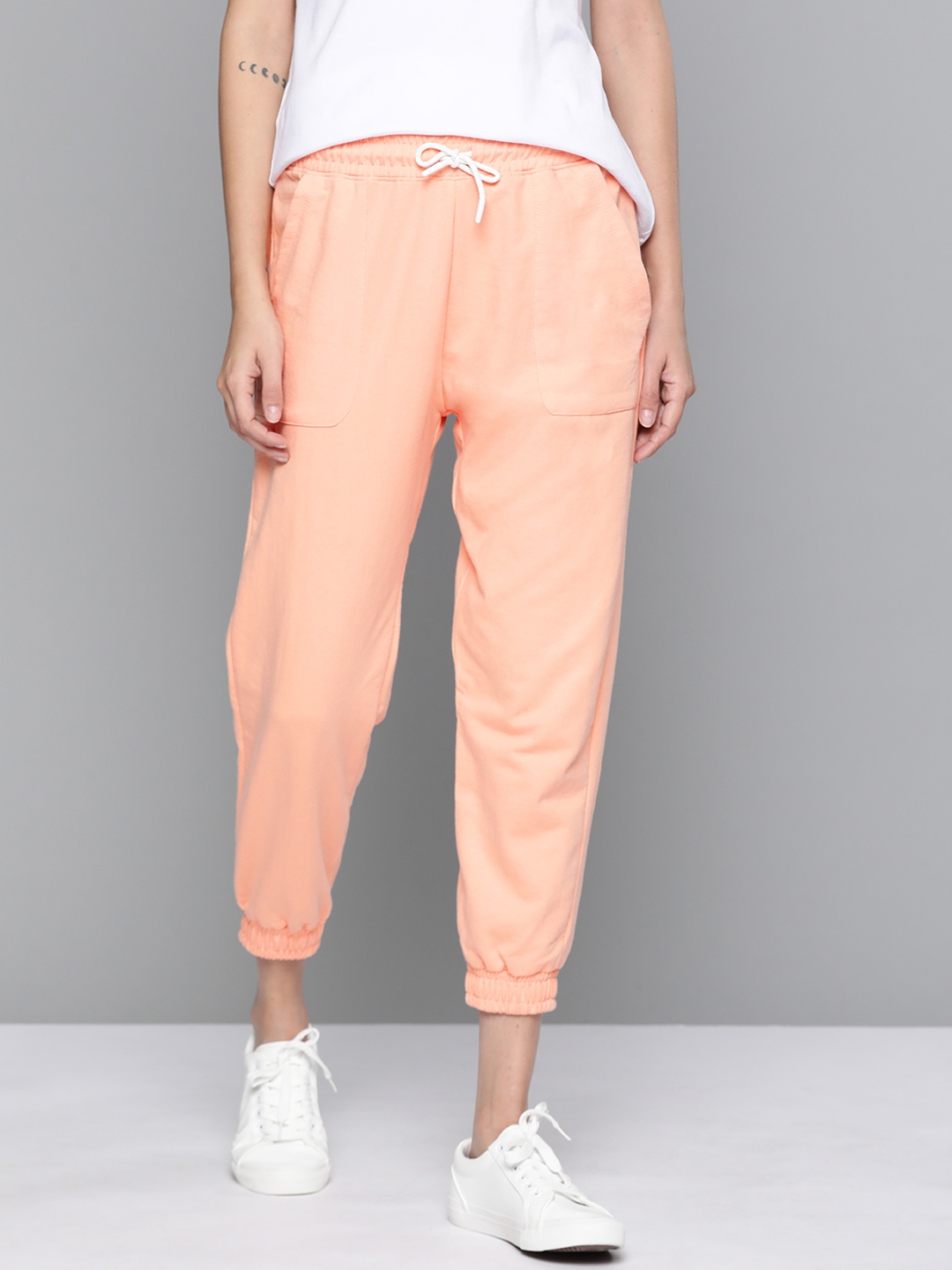 

Mast & Harbour Women Peach-Coloured Solid Cropped Joggers