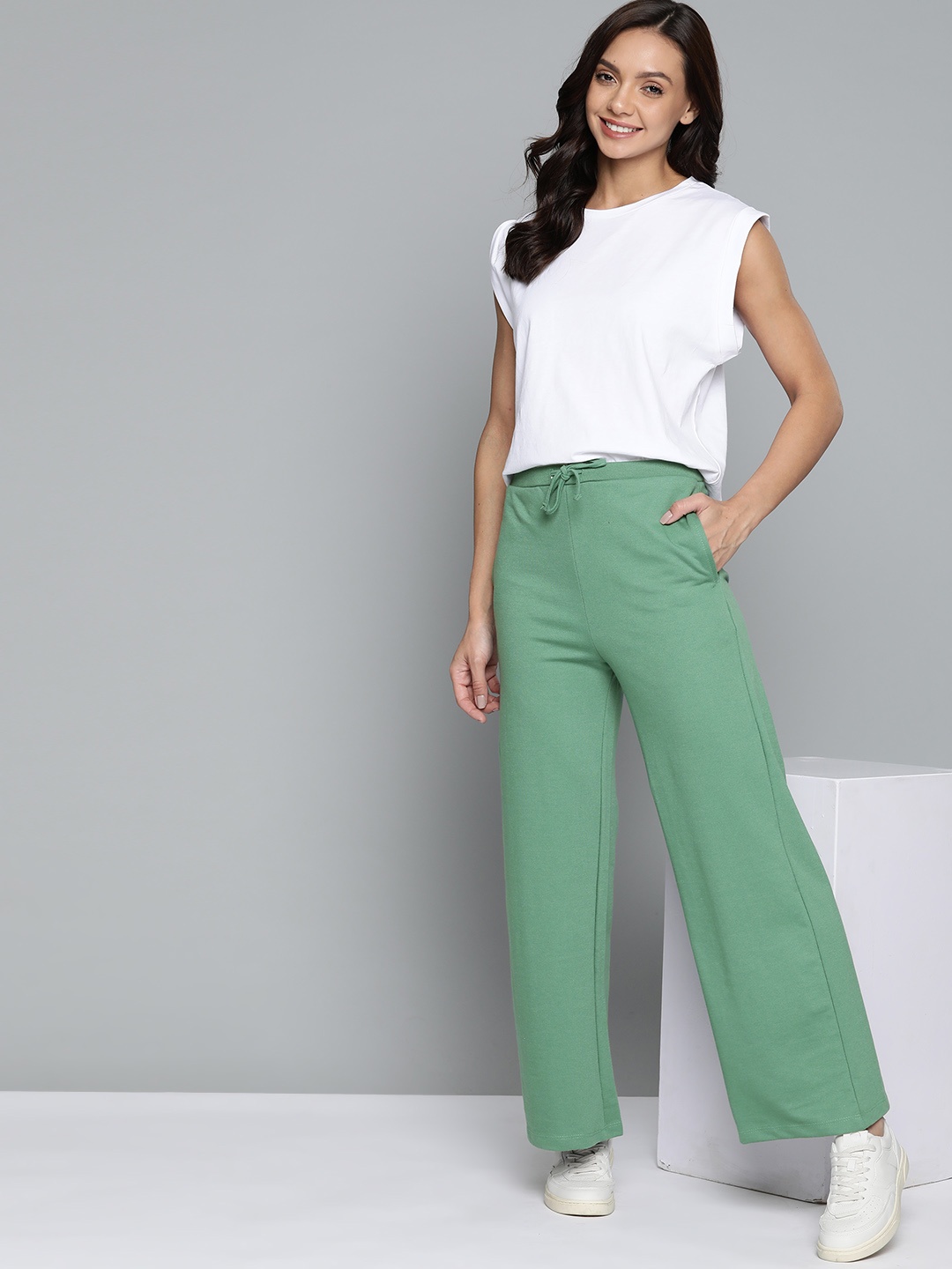 

Mast & Harbour Women Green Solid Flared Track Pants