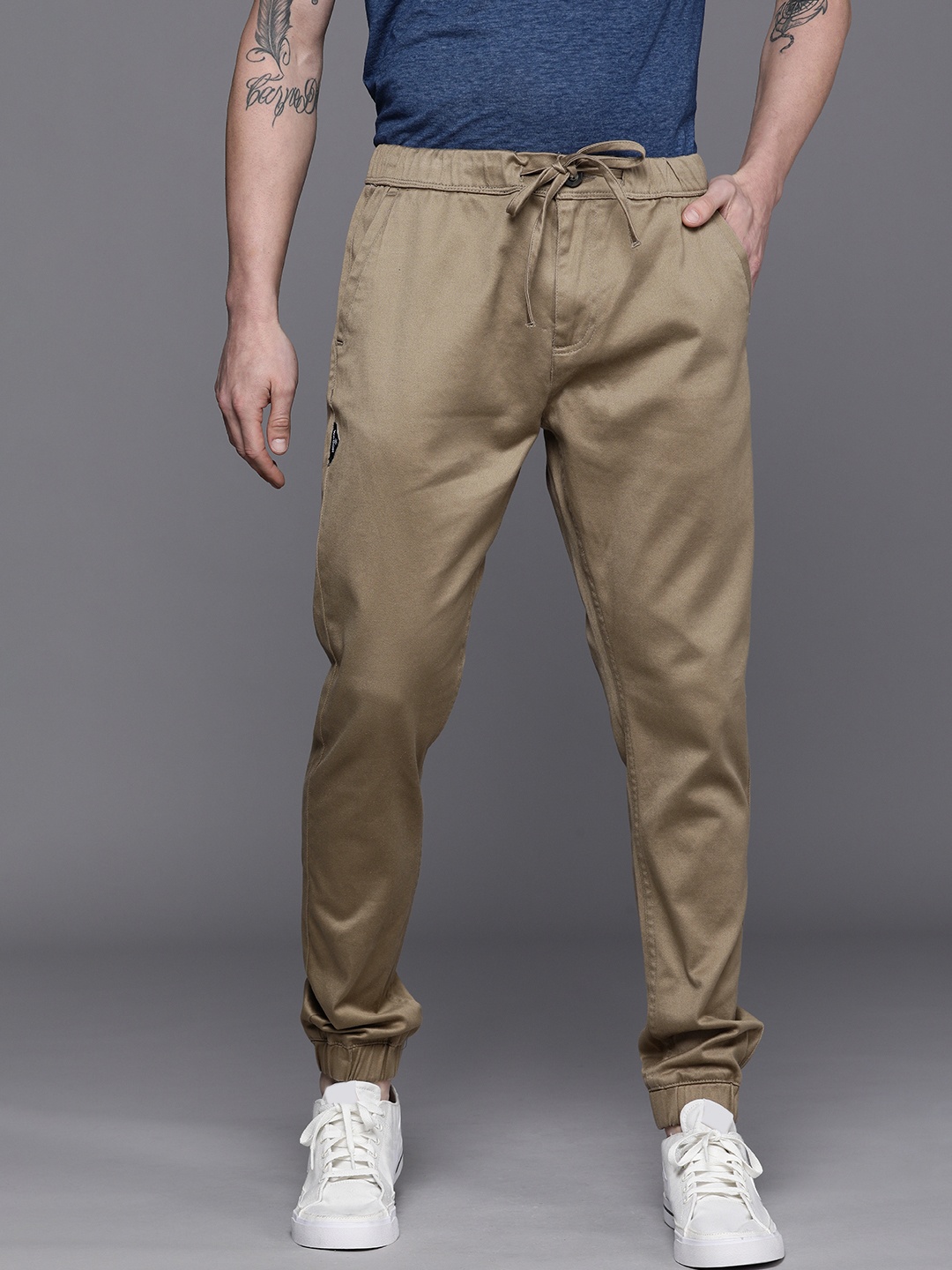 

WROGN Men Beige Solid Slim Fit Joggers Trousers