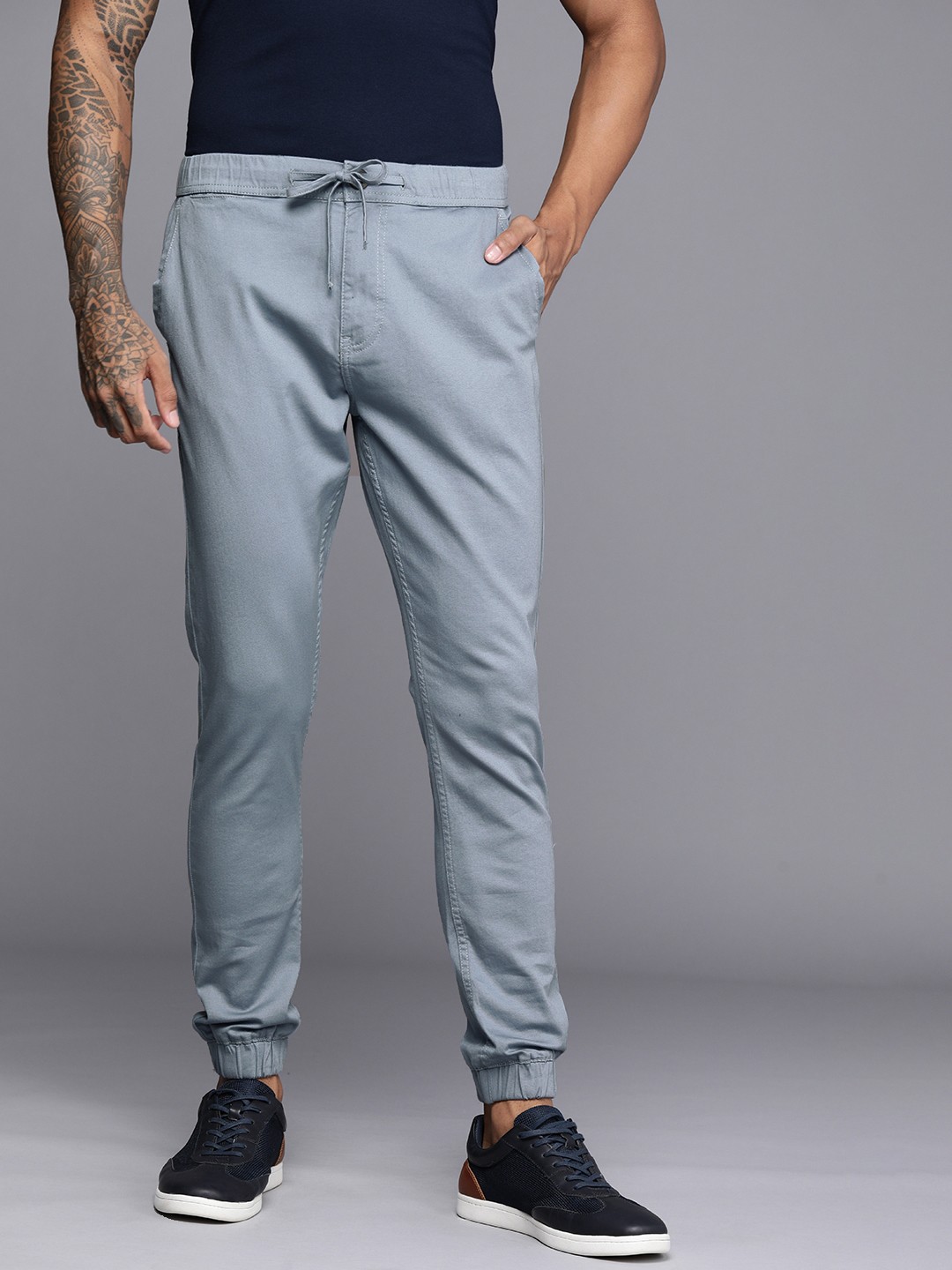 

WROGN Men Blue Solid Slim Fit Joggers