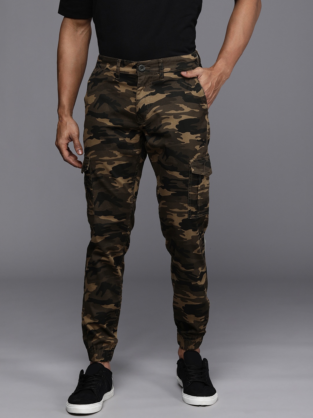 

WROGN Men Khaki Camouflage Printed Slim Fit Joggers Trousers