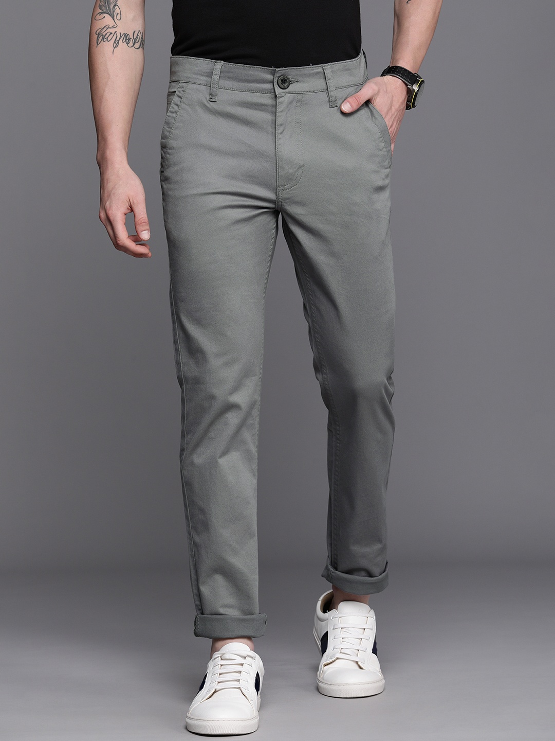

WROGN Men Grey Solid Slim Fit Trousers