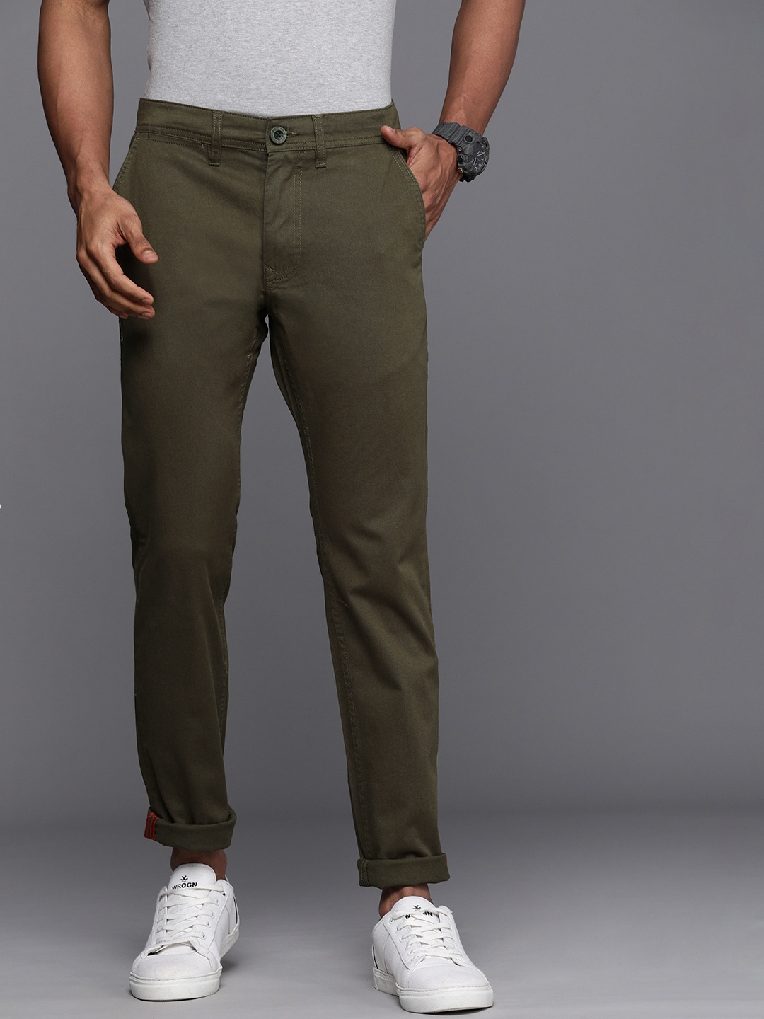 

WROGN Men Olive Green Solid Slim Fit Trousers
