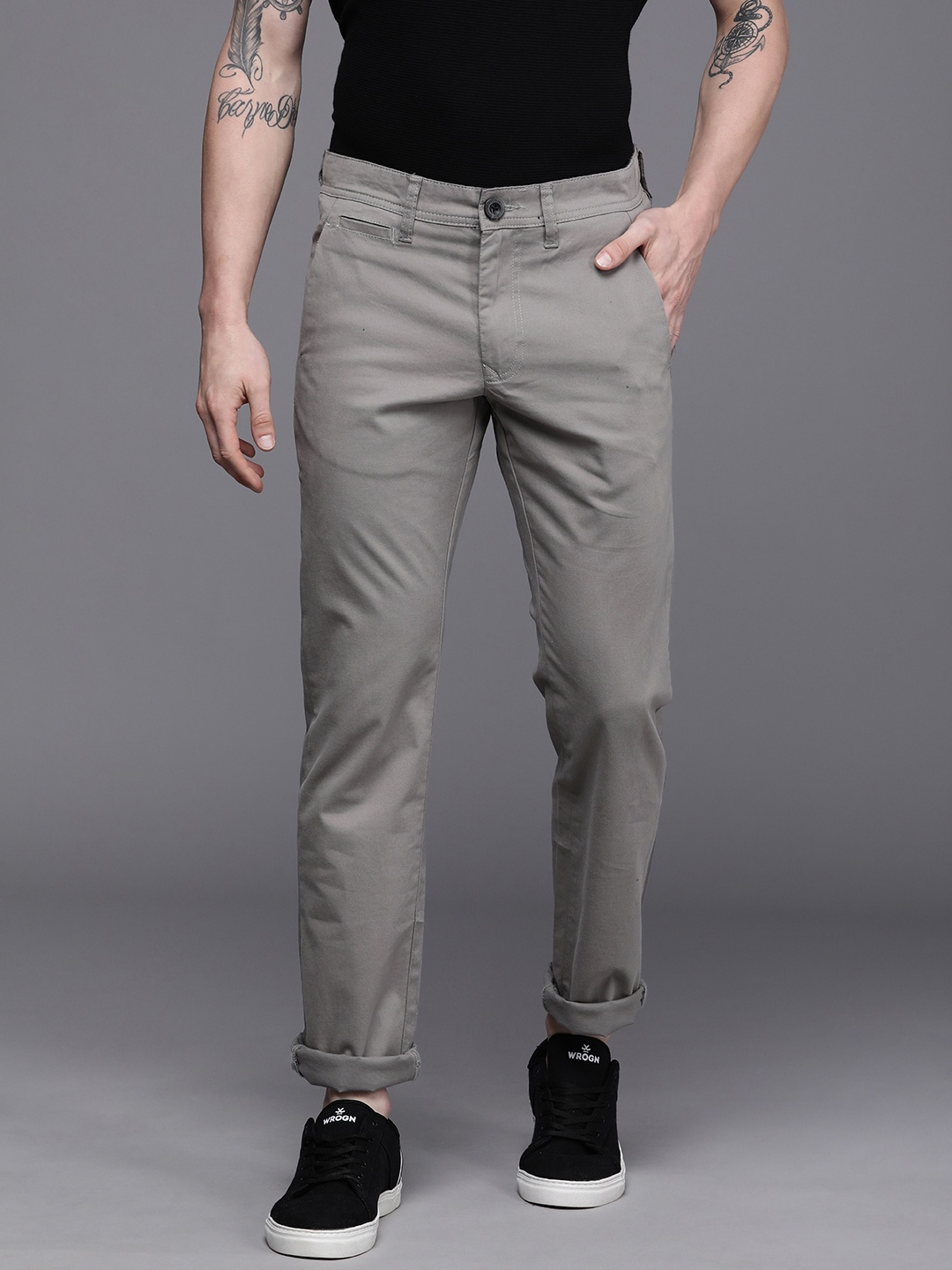 

WROGN Men Grey Solid Slim Fit Mid Rise Chinos
