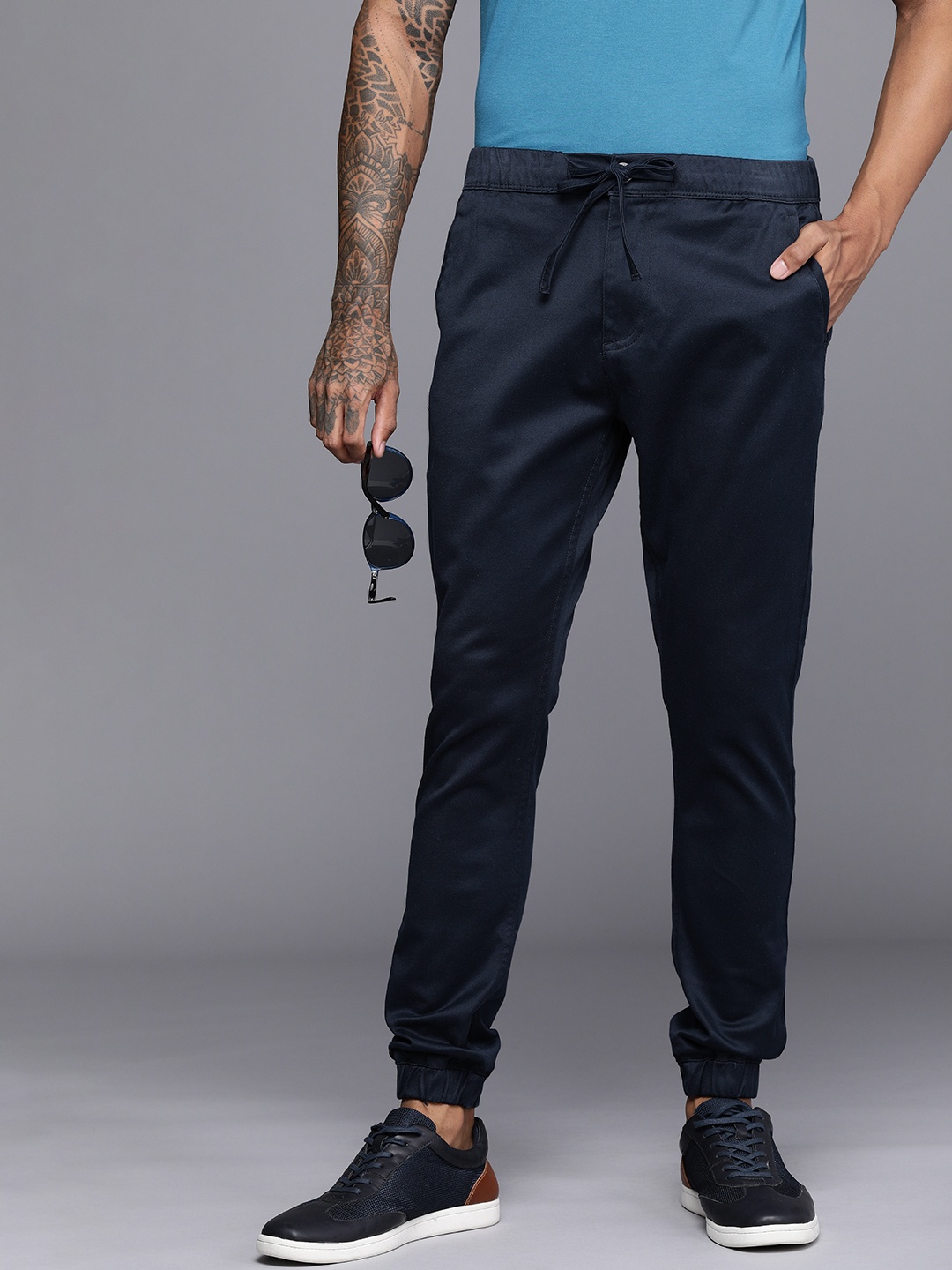 

WROGN Men Navy Blue Solid Slim Fit Joggers