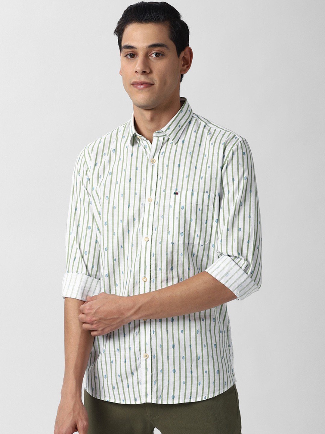 

Peter England Casuals Men White Slim Fit Striped Opaque Casual Shirt