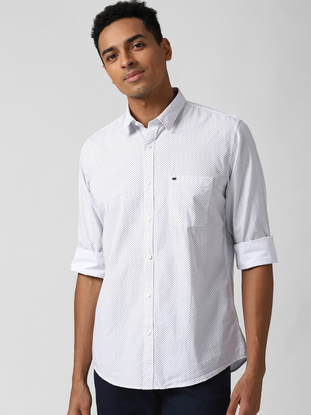 

Peter England Casuals Men White & Black Slim Fit Printed Casual Shirt