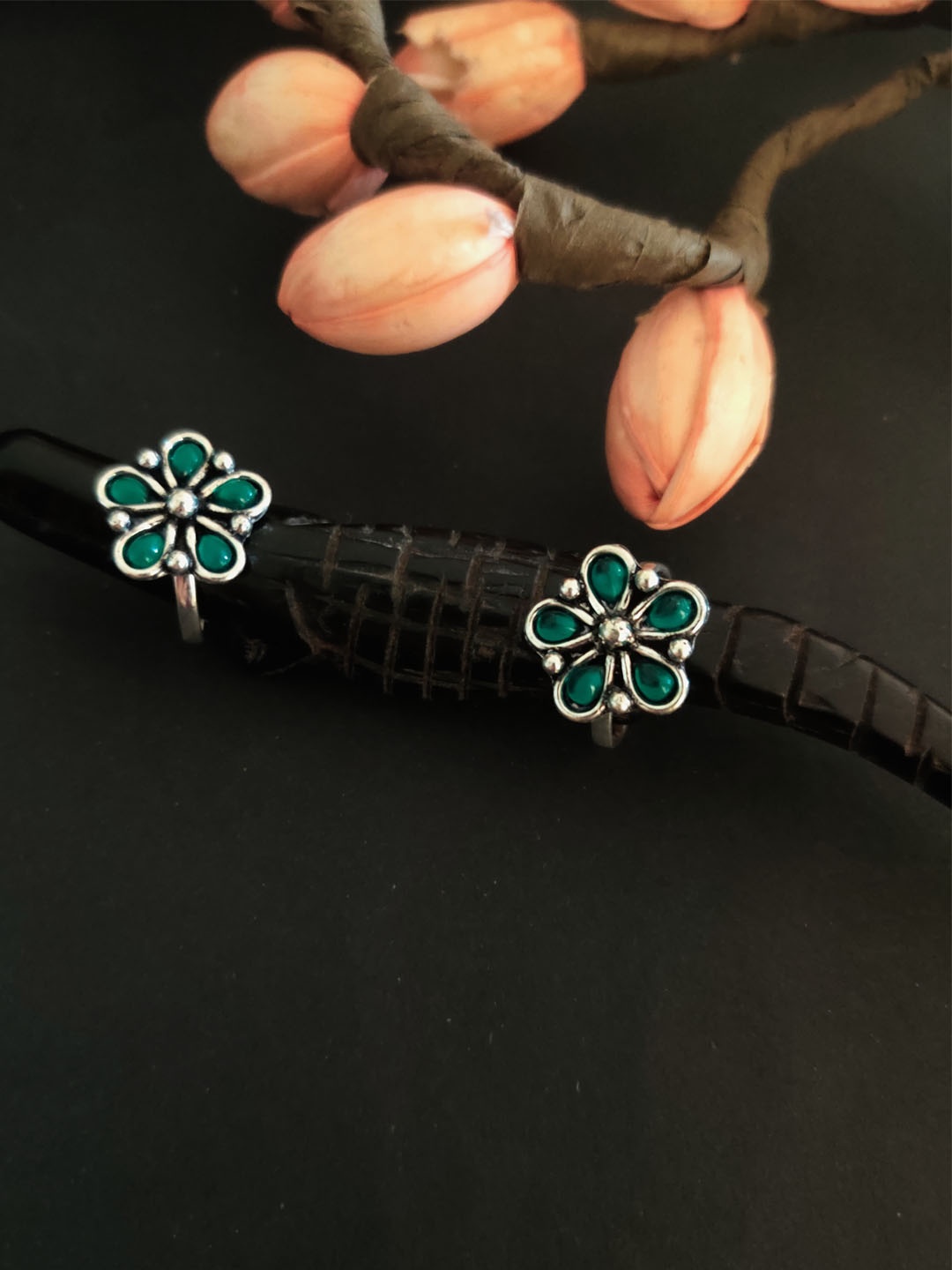

Binnis Wardrobe Set Of 2 Silver-Toned & Green Stone-Studded Adjustable Toe Rings