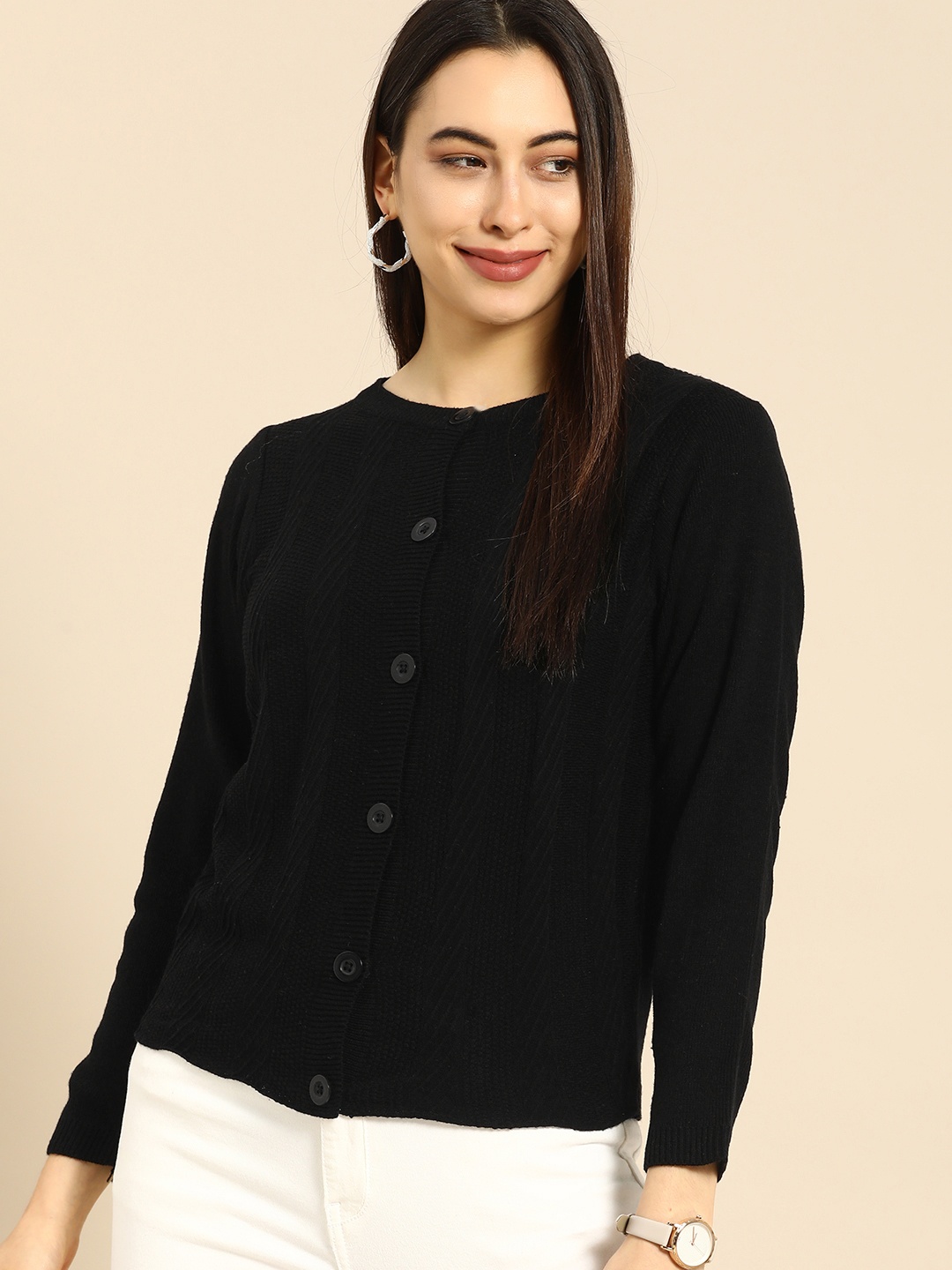 

Anouk Women Black Solid Round Necked Sweater Vest
