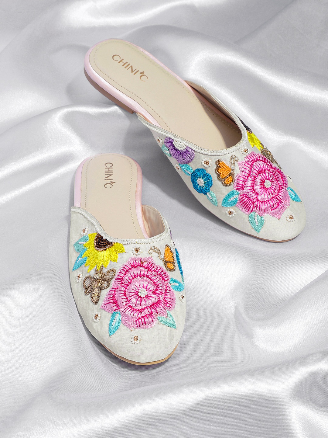 

CHINI C Women Beige & Pink Embroidered Mules