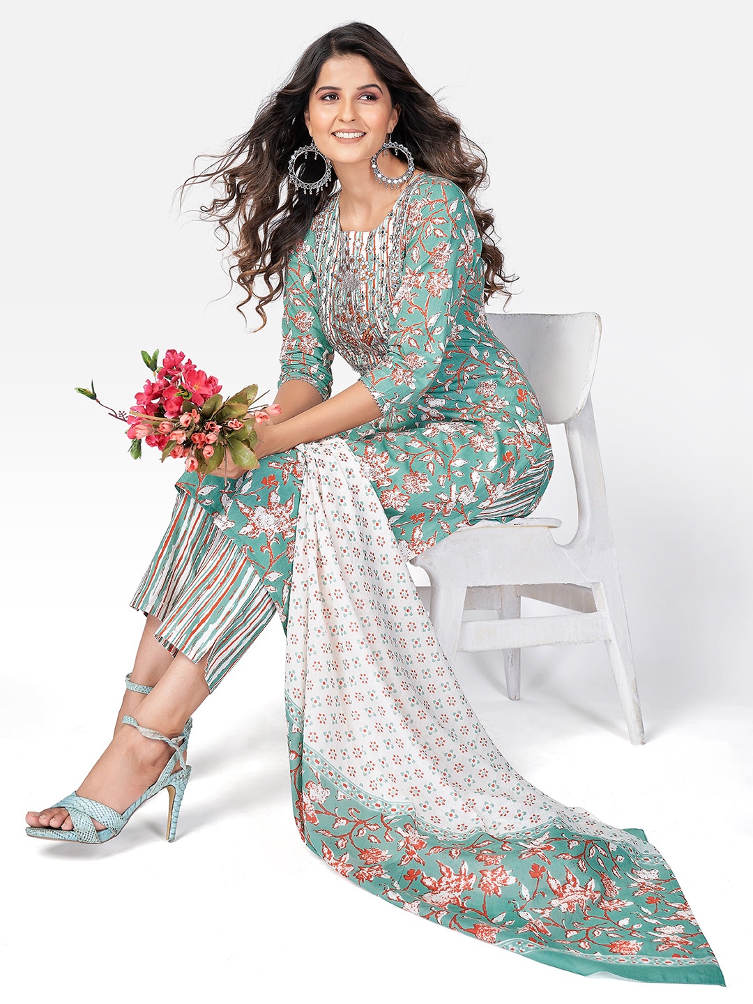 

Vbuyz Women Sea Green Floral Printed Pure Cotton Kurti with Trousers & With Dupatta