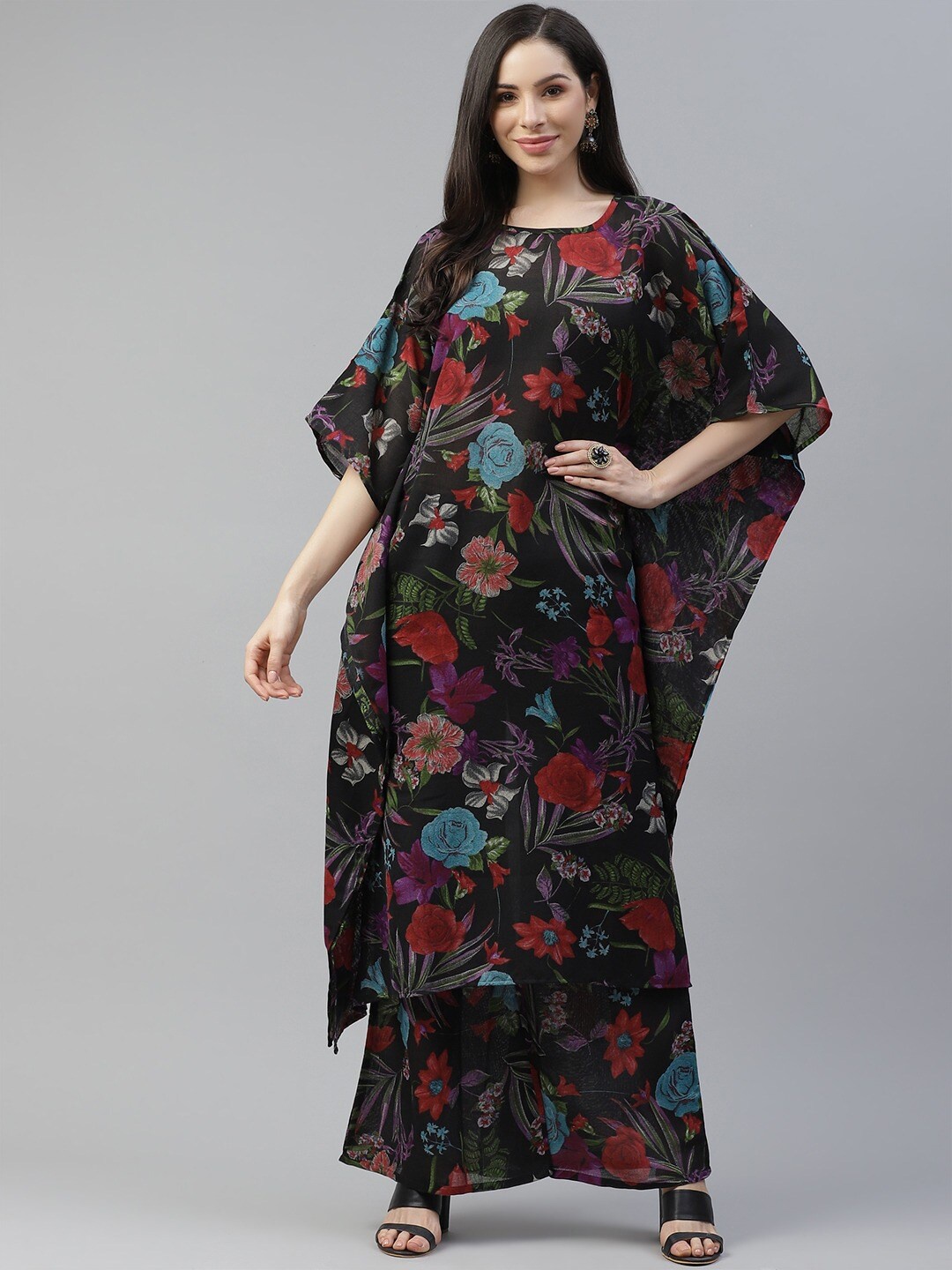 

Cottinfab Women Black Floral Printed Kurta with Palazzos