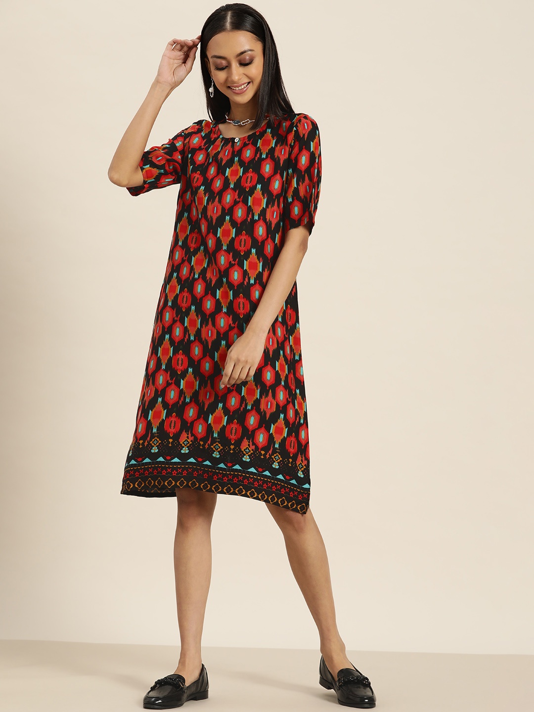

Sangria Women Black & Red Ethnic Motifs Keyhole Neck A-Line Dress
