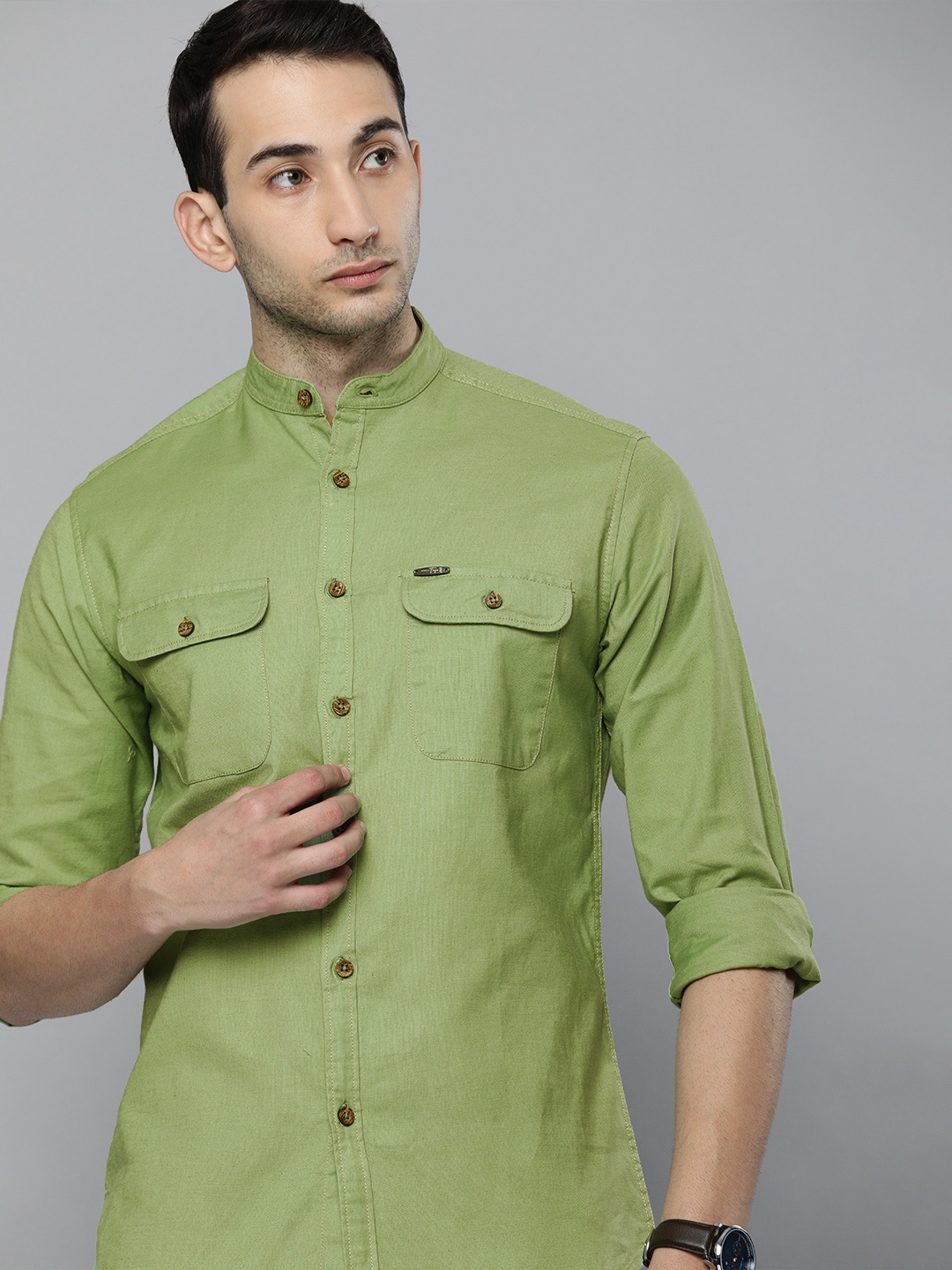 

The Indian Garage Co Men Green Solid Casual Shirt