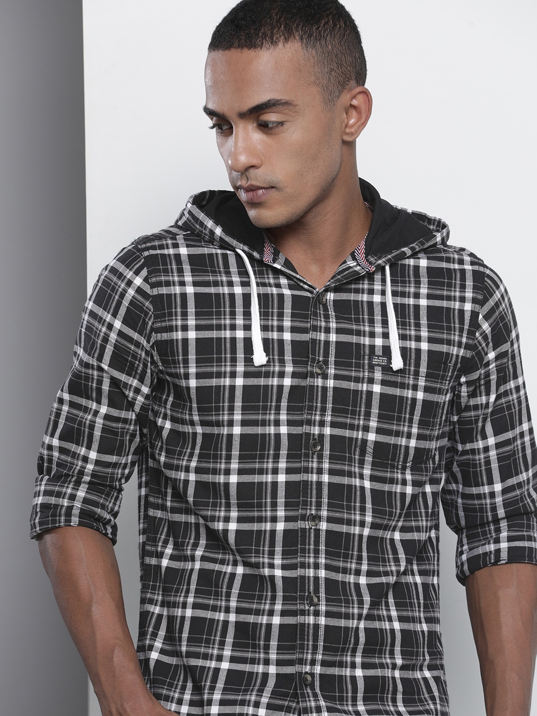 

The Indian Garage Co Men Black Slim Fit Cotton Checked Casual Shirt