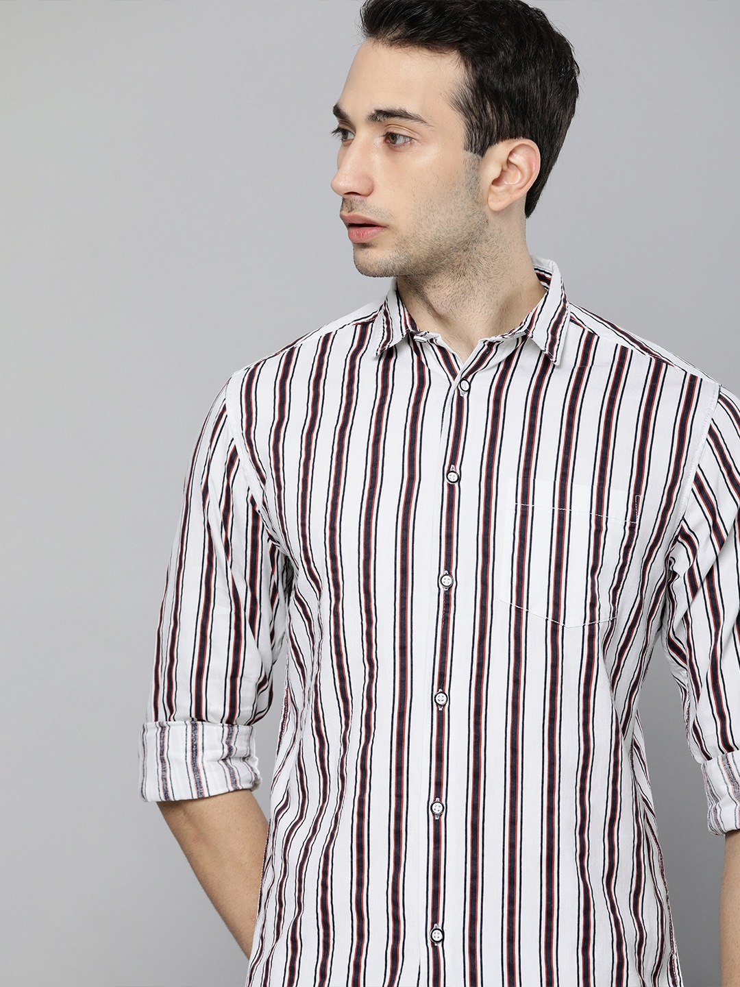 

The Indian Garage Co Men White & Black Slim Fit Striped Casual Shirt