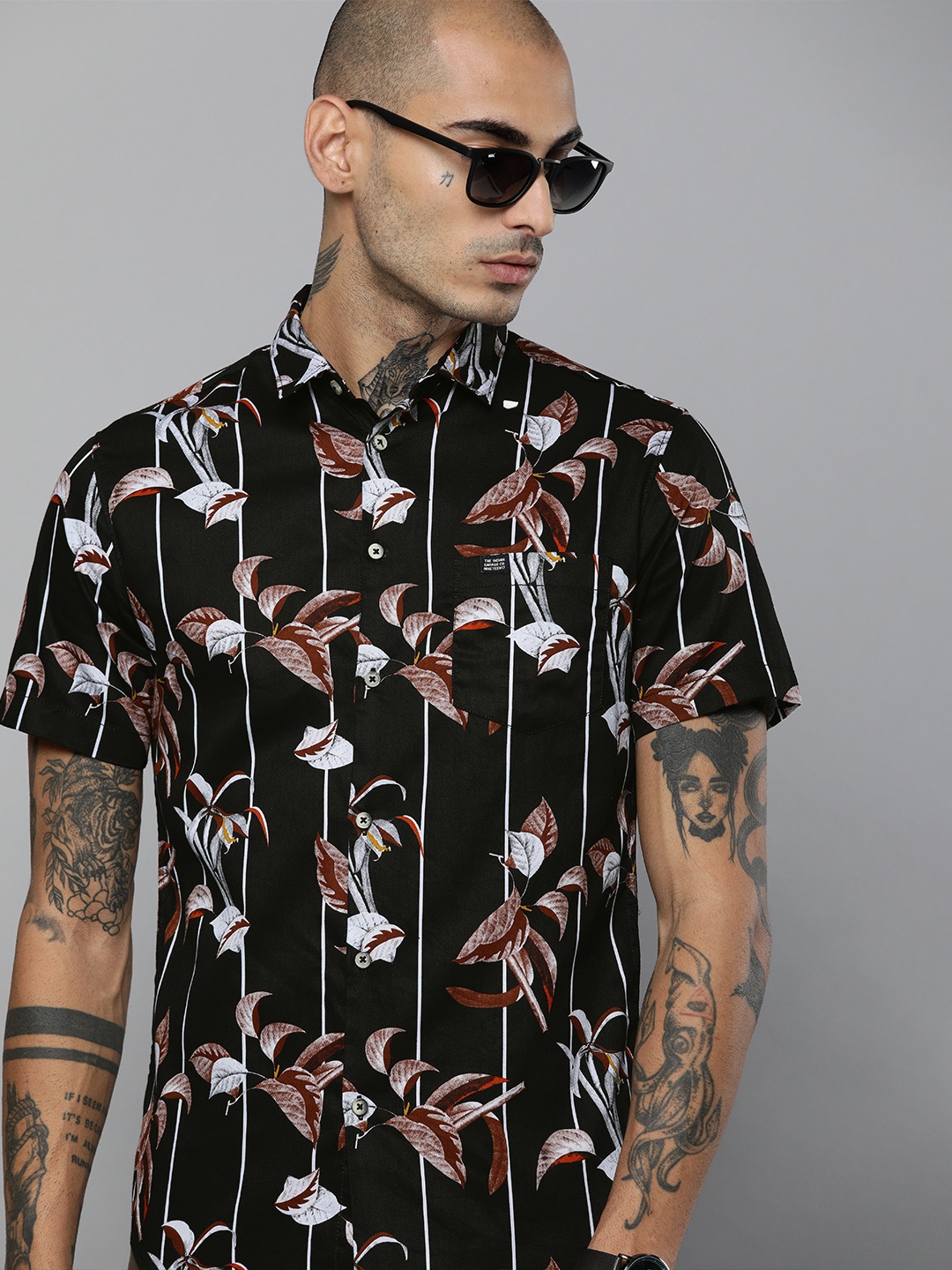 

The Indian Garage Co Men Black & Rust Brown Slim Fit Floral Printed Casual Shirt