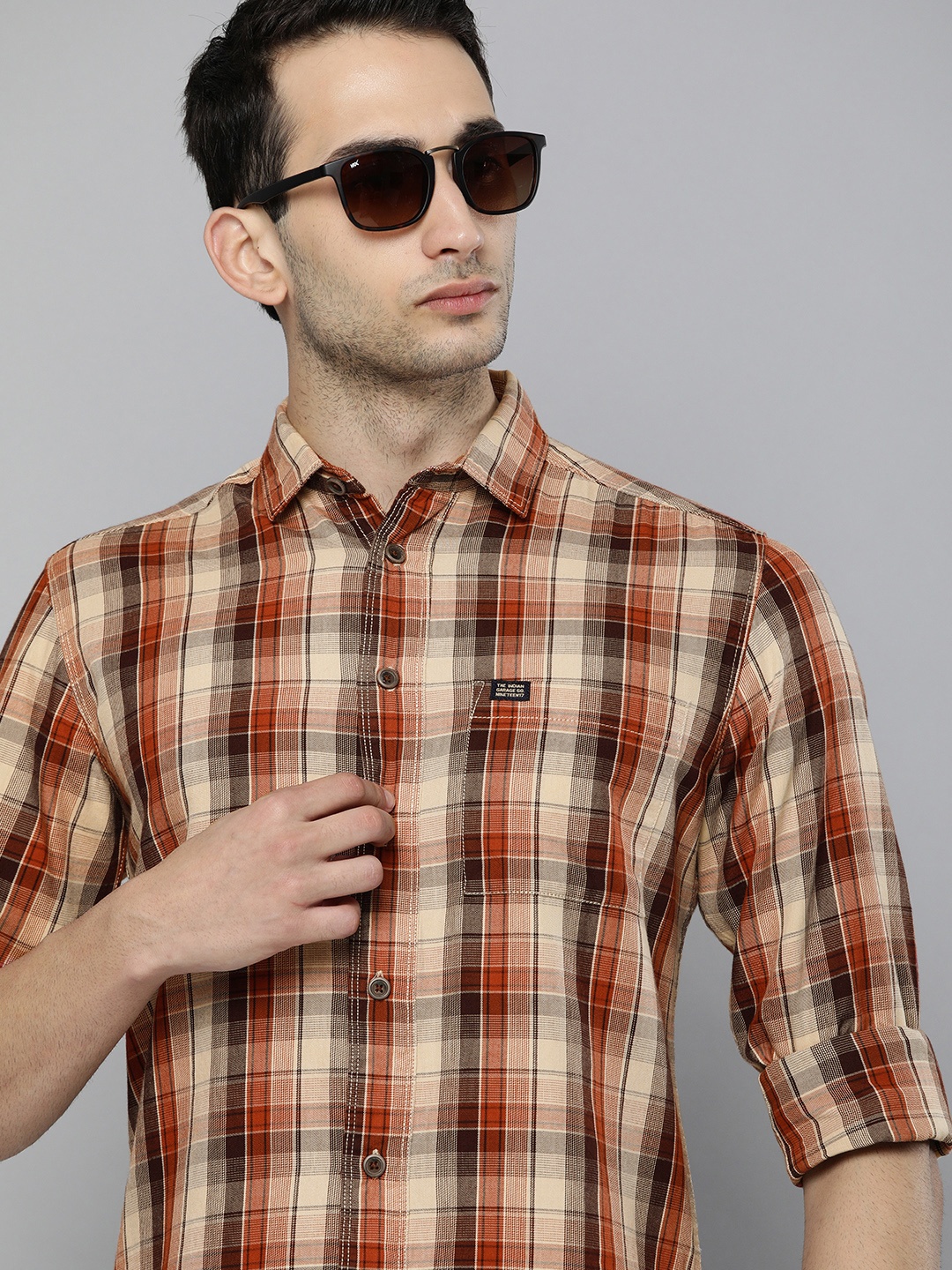 

The Indian Garage Co Men Red & Beige Slim Fit Checked Casual Shirt