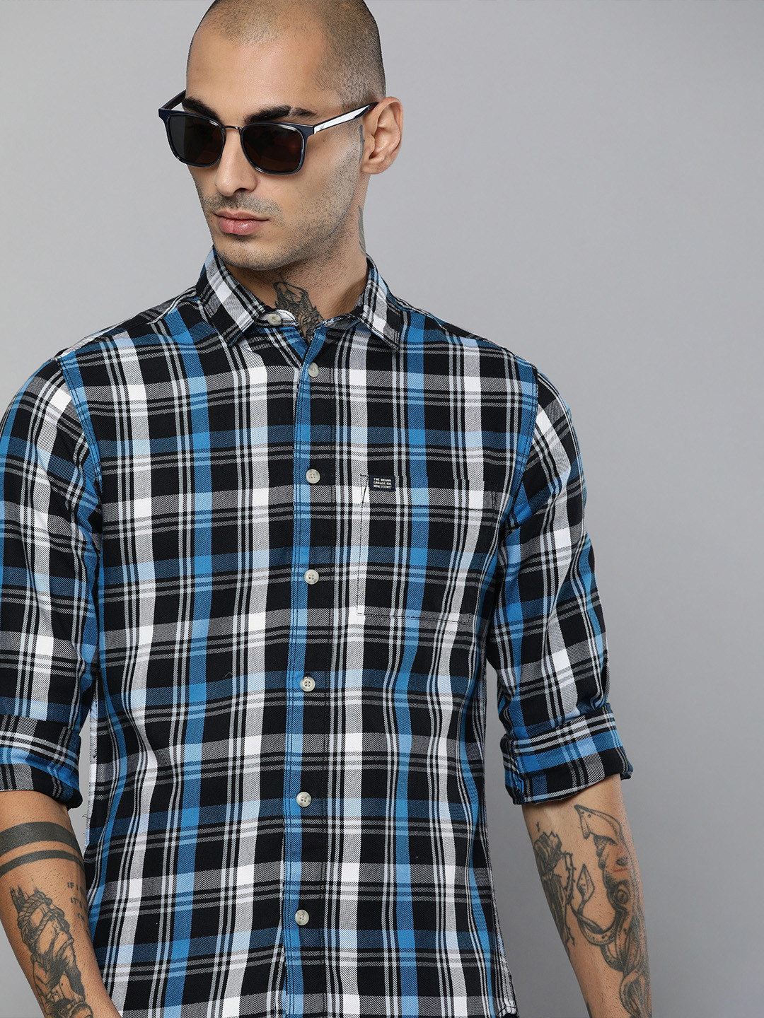 

The Indian Garage Co Men Black & Blue Slim Fit Checked Casual Shirt