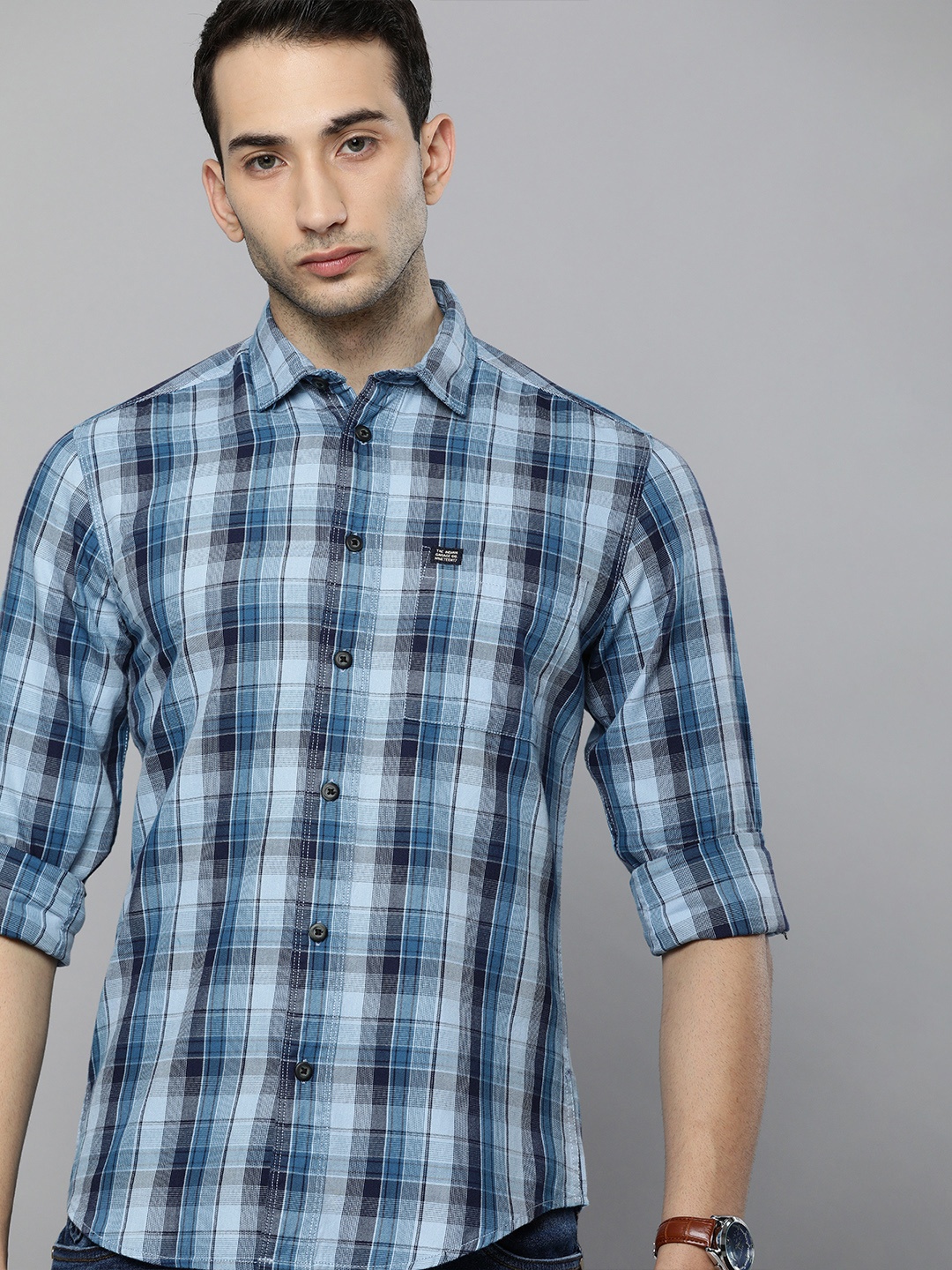 

The Indian Garage Co Men Blue & White Slim Fit Checked Casual Shirt