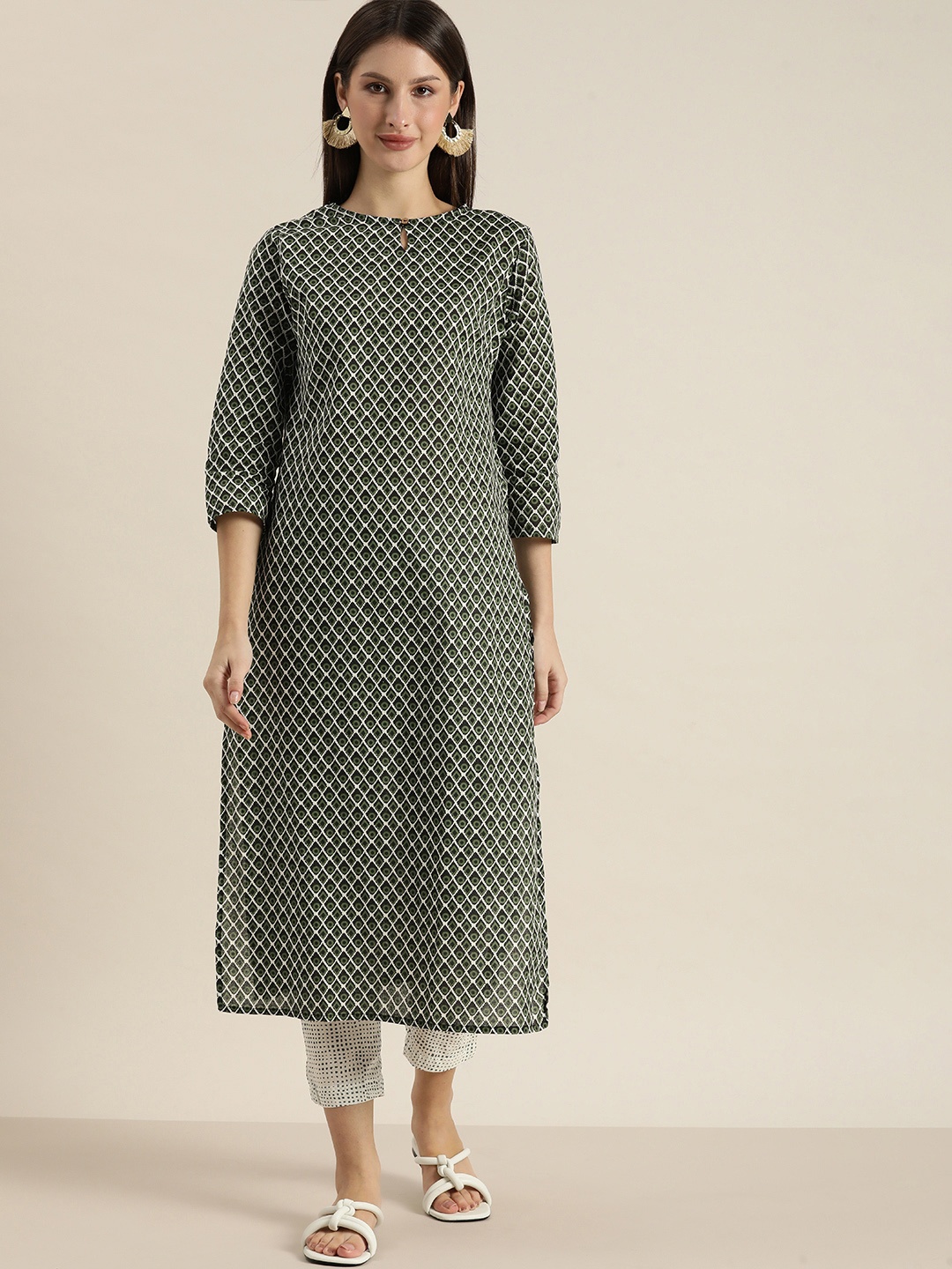 

Sangria Women Green Printed Regular Pure Cotton Kurta with Trousers