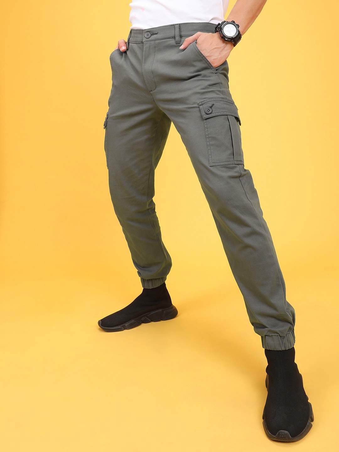 

The Indian Garage Co Men Grey Slim Fit Cargo Joggers