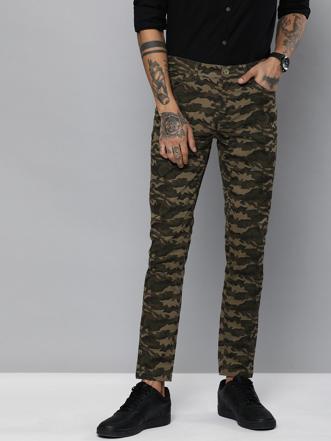 

The Indian Garage Co Men Olive & Beige Camouflage Printed Slim Fit Chinos