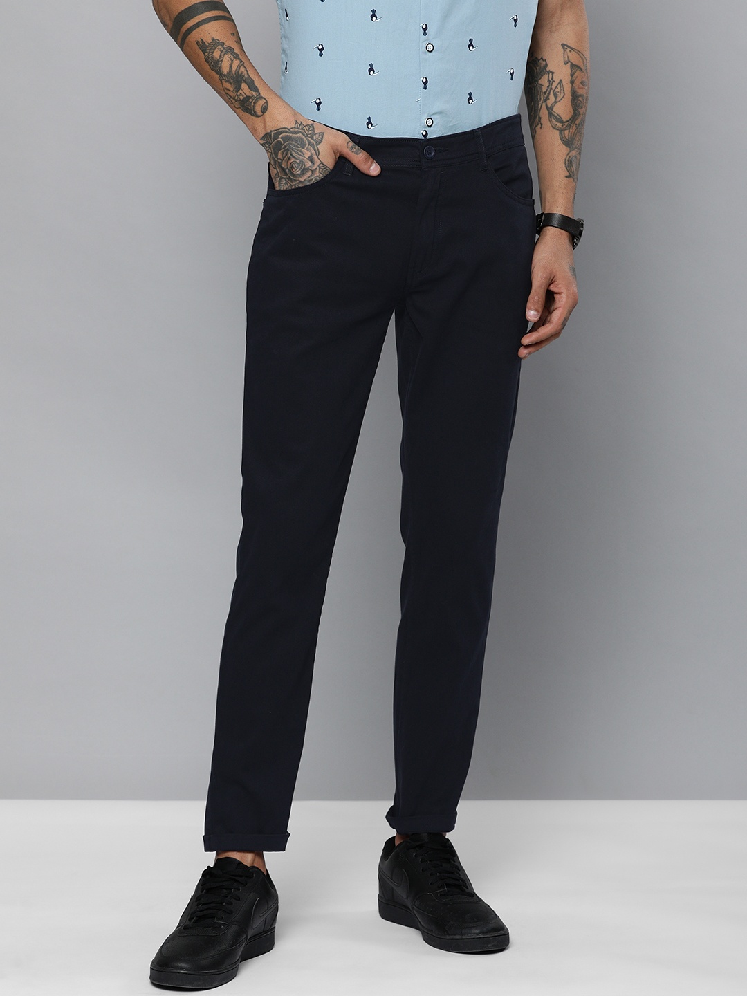 

The Indian Garage Co Men Navy Blue Slim Fit Solid Chinos