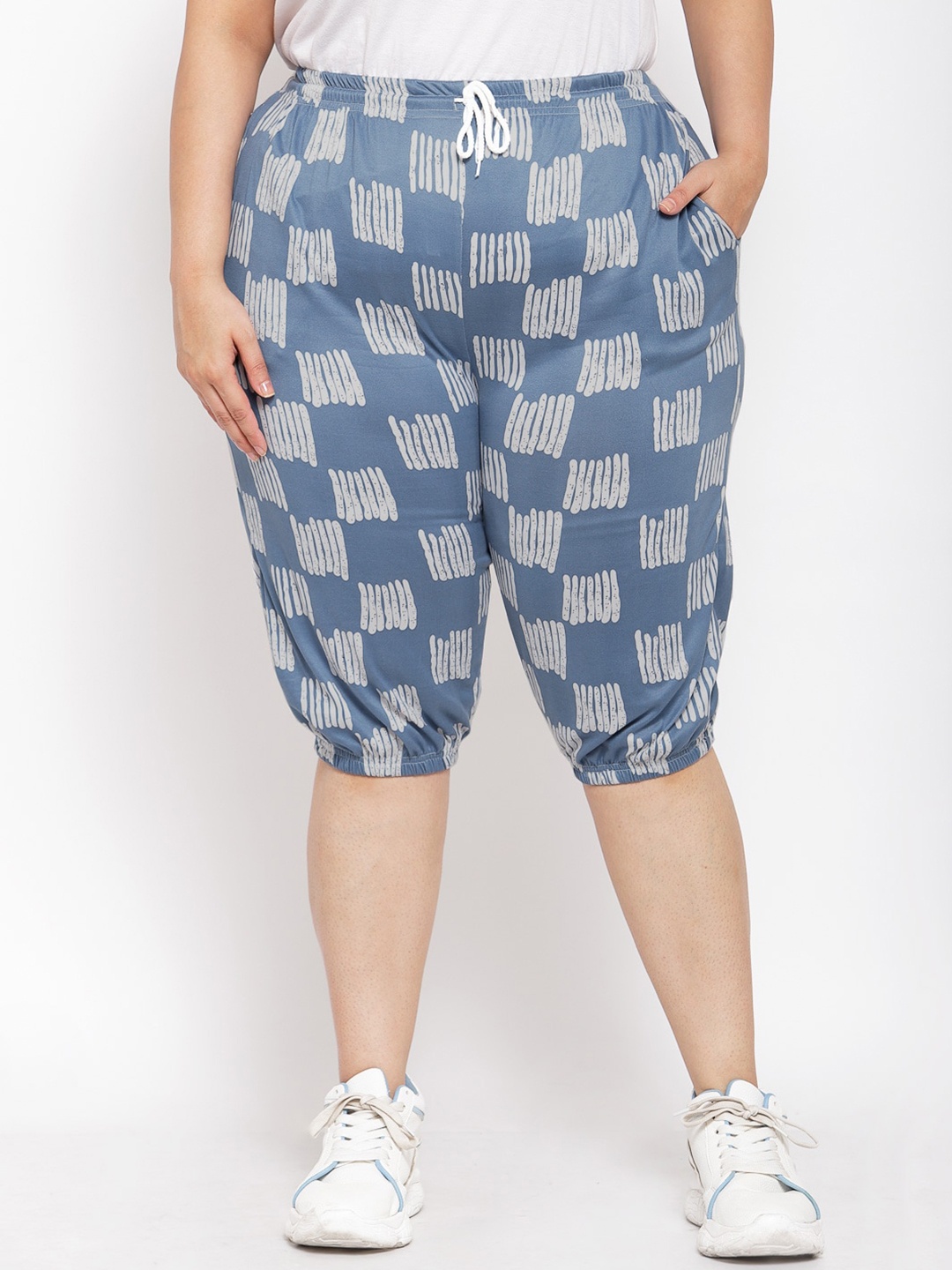 

KLOTTHE Women Blue & Grey Printed Capris
