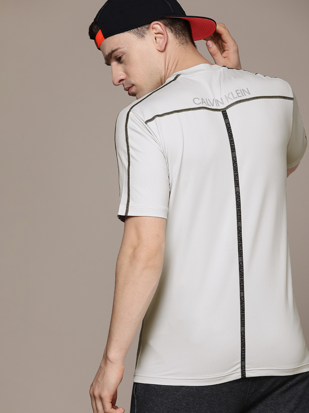 

Calvin Klein Jeans Men Off-White Brand Logo Print T-shirt